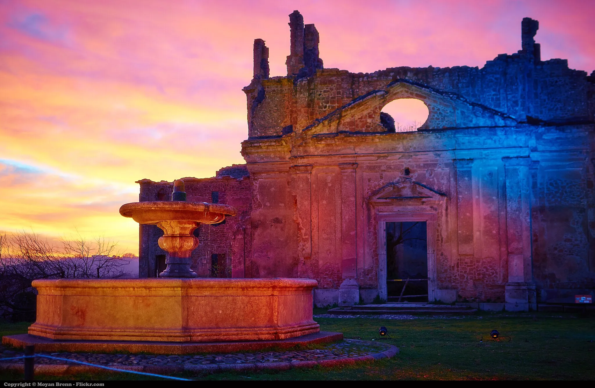 Photo showing: the abbey of Monterano in Lazio with some lights projected on it