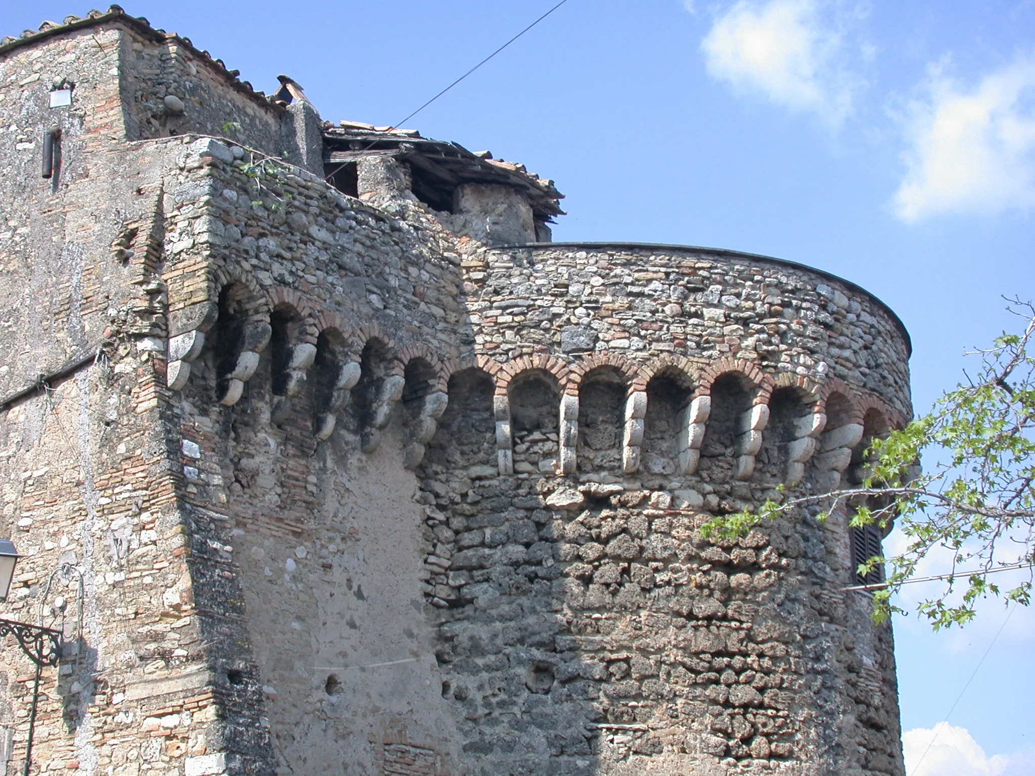 Photo showing: Torre di cinta delle mura di Palazzo Barberini a Montelibretti (già Castello Orsini), in provincia di Roma.