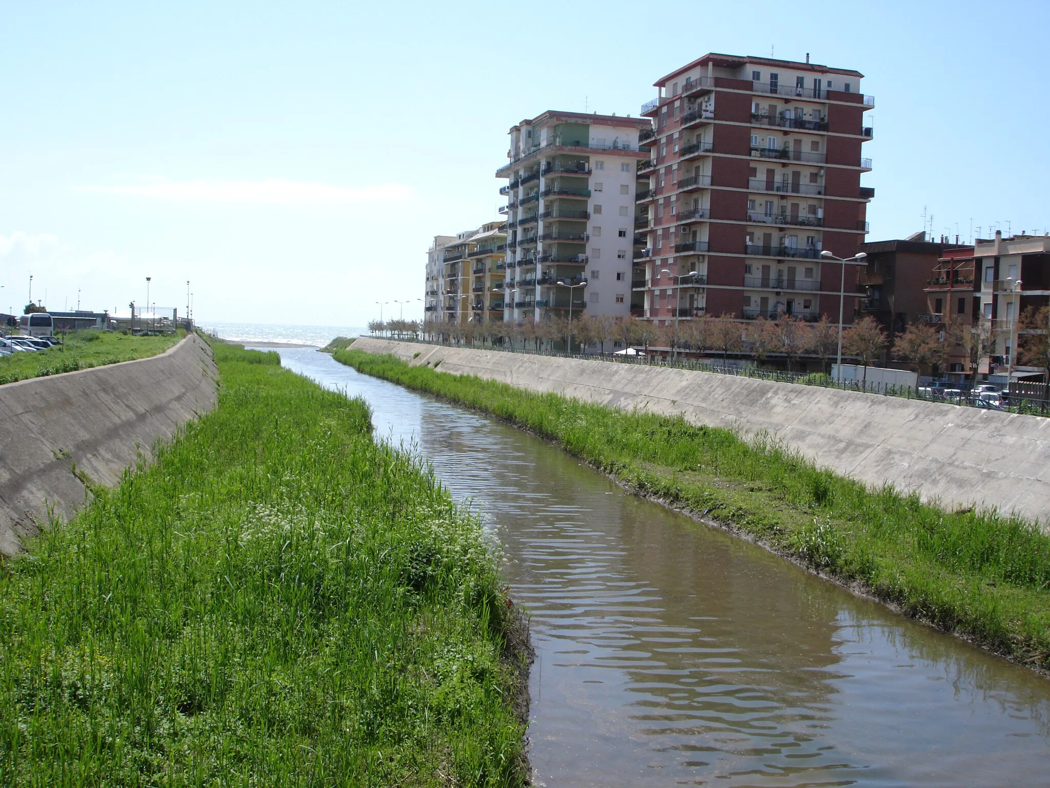 Photo showing: Foto del fosso della vaccina a Ladispoli, fatta da sopra il ponte