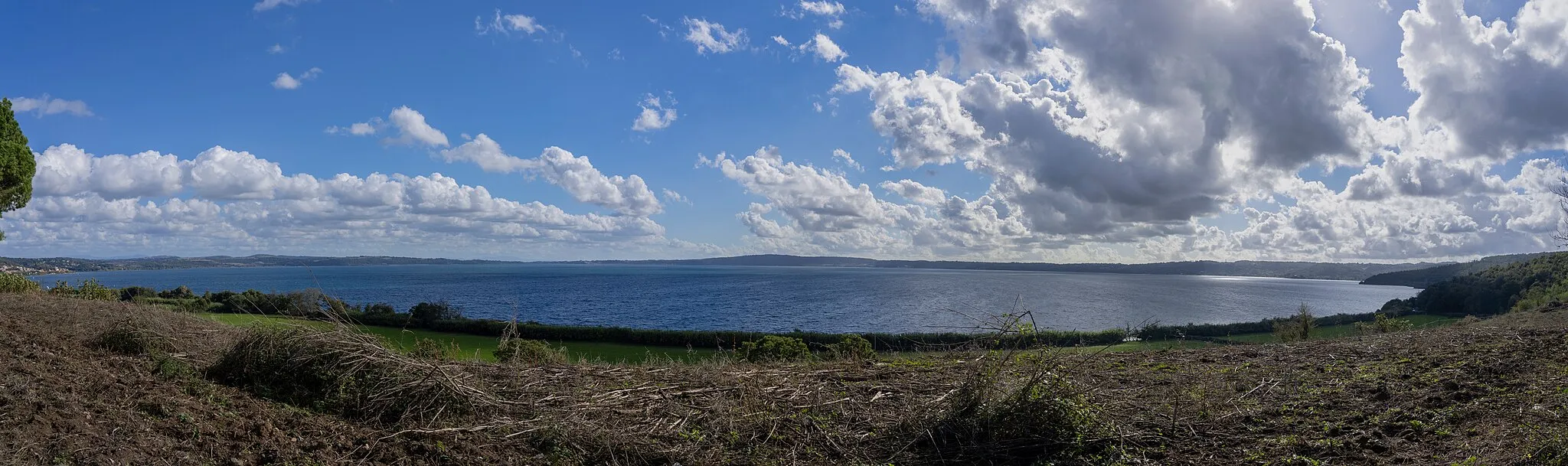 Photo showing: Lago di bracciano