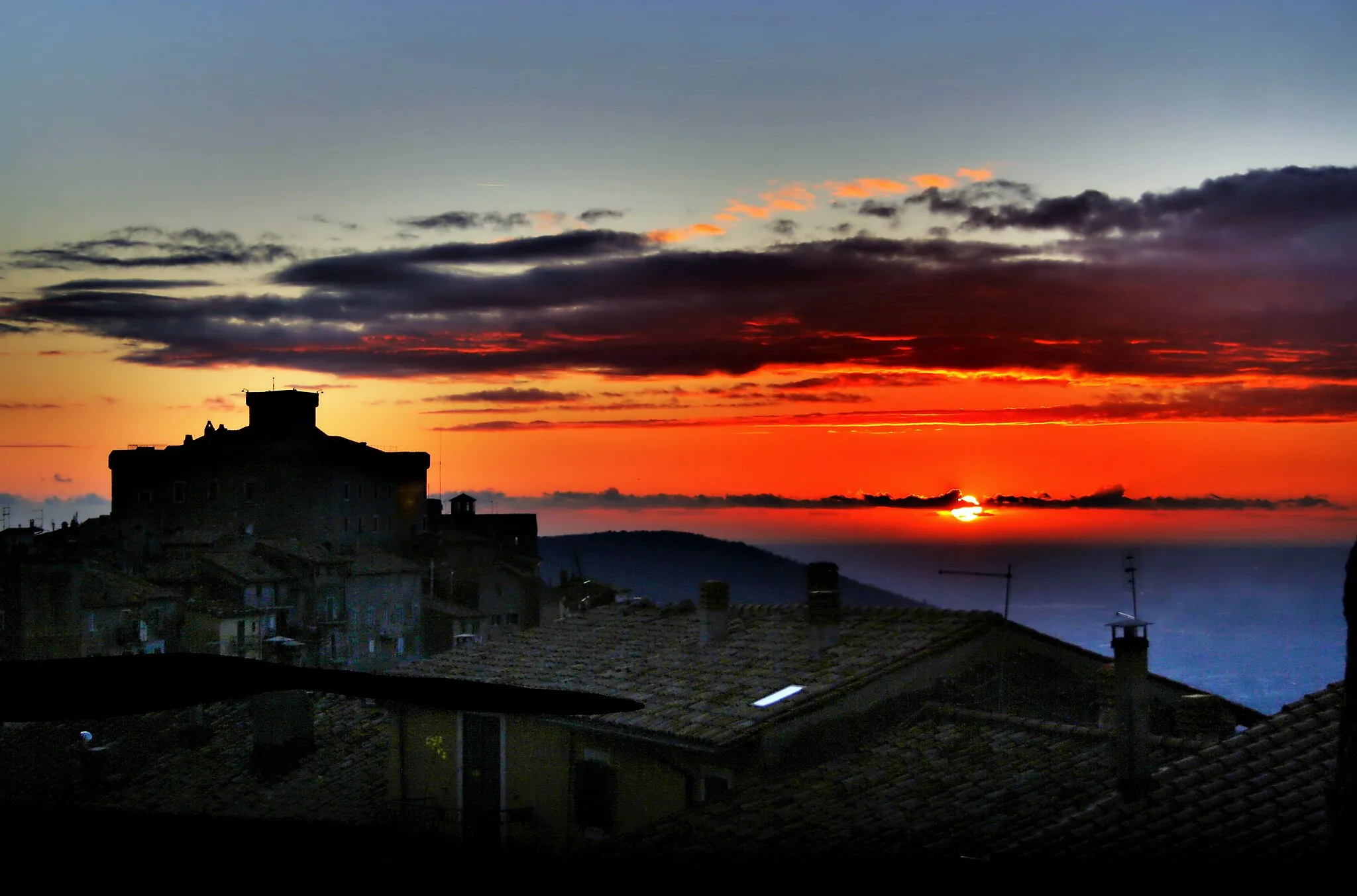 Photo showing: Panoramic view of San Polo dei Cavalieri, village about 50km east from Rome, with the Orsini castle