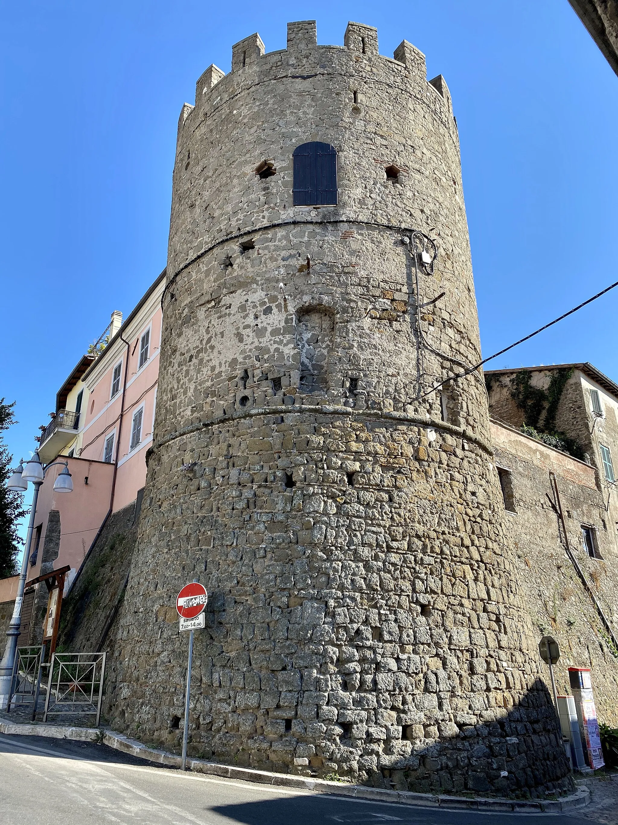 Photo showing: Lanuvio - torre delle mura
