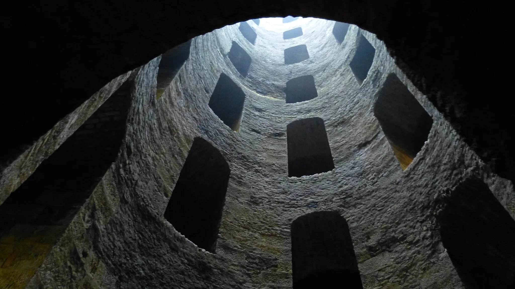 Photo showing: Veduta dal basso del famoso pozzo di San Patrizio nella bellissima Orvieto.