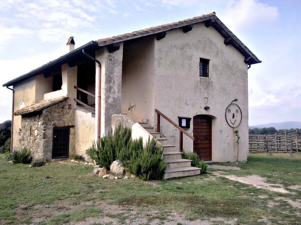 Photo showing: L'antico casale in località "le Pietrische"