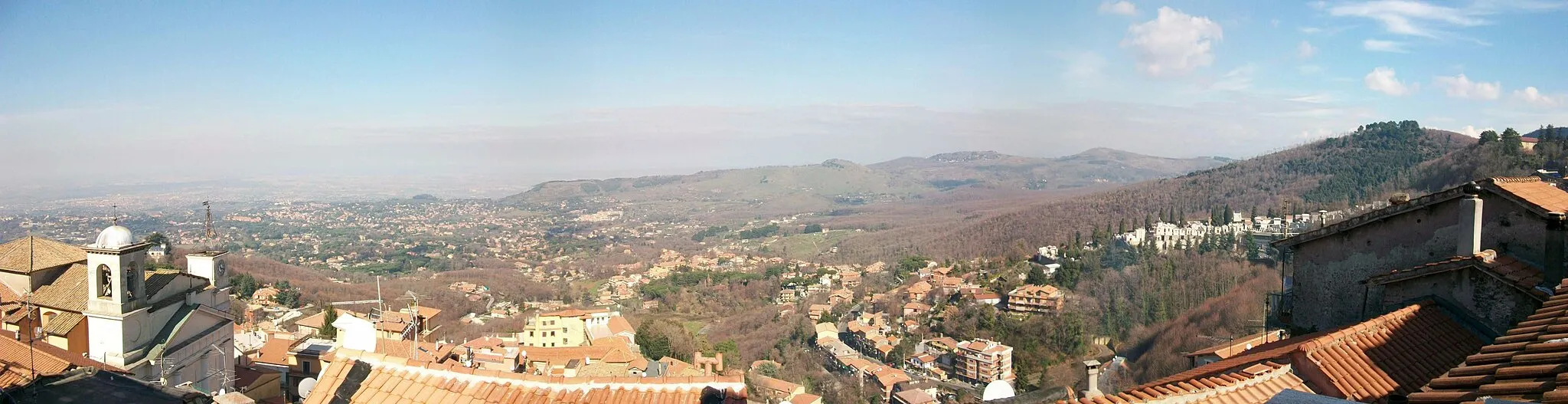 Photo showing: Panoramic view of historical center of Rocca di Papa (with the Parish Church)