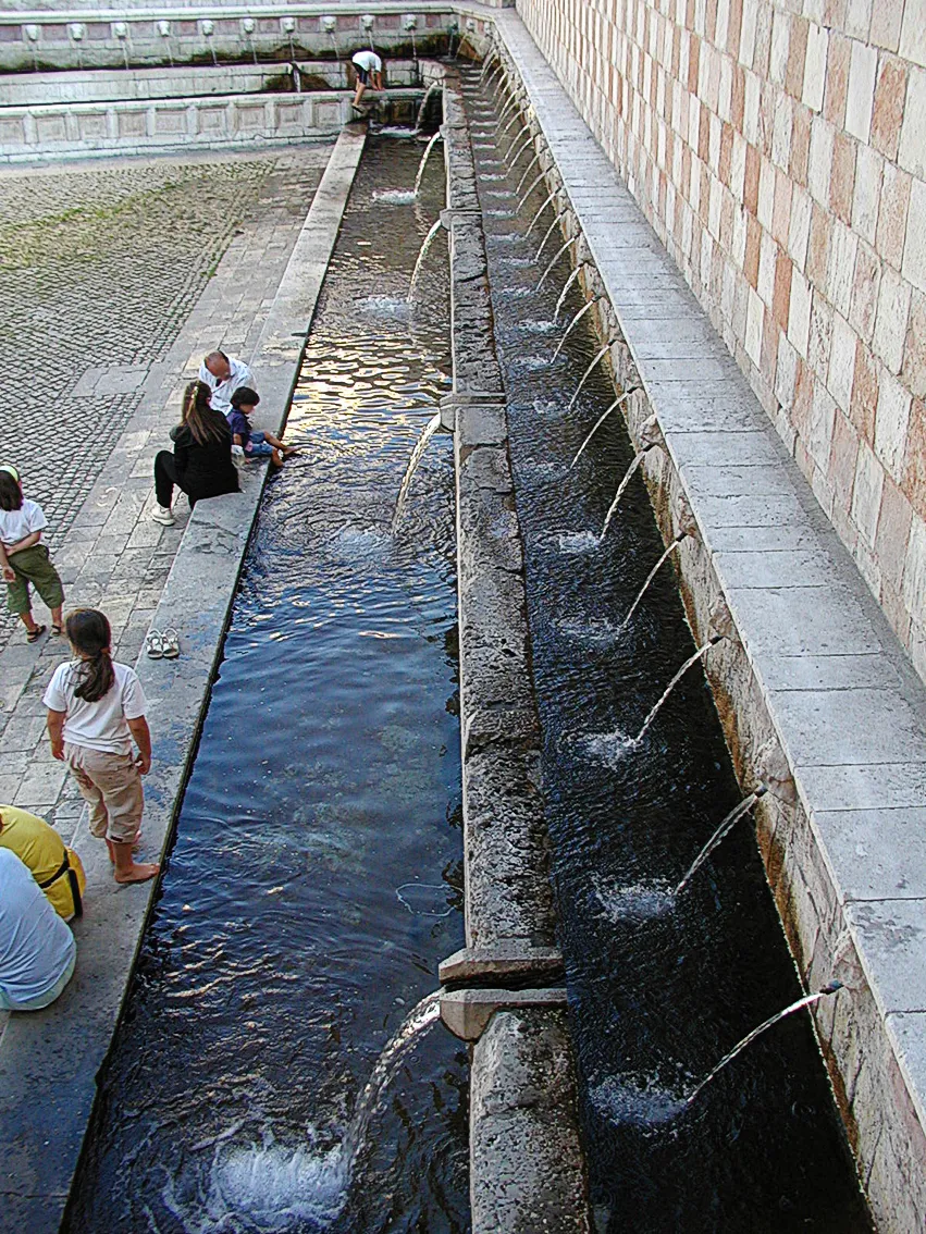 Photo showing: Fontana della 99 Cannelle