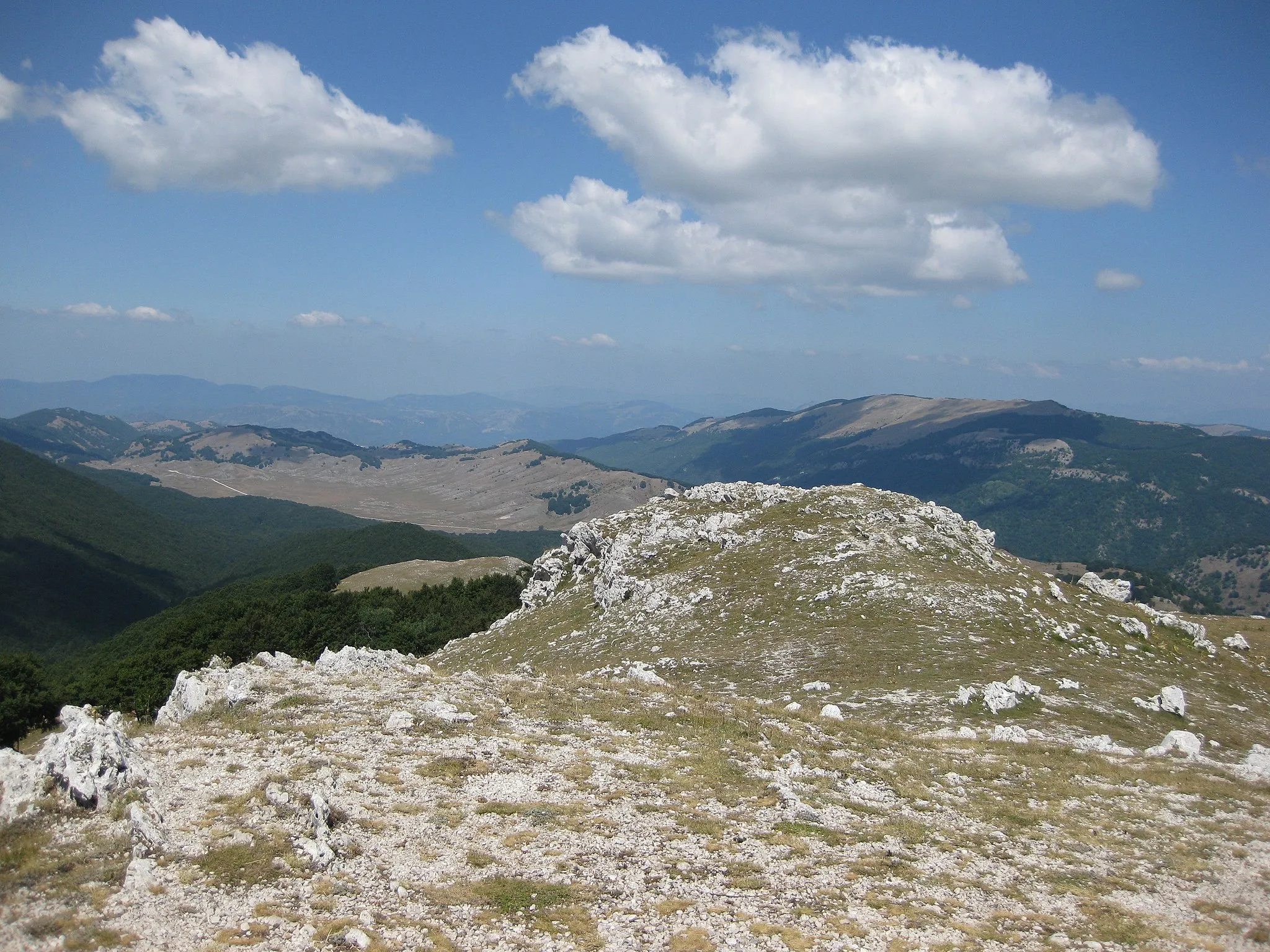 Photo showing: Monti Simbruini — a mountain range in central Italy, part of Apennines.
Monte Autore peak - 1853 m..