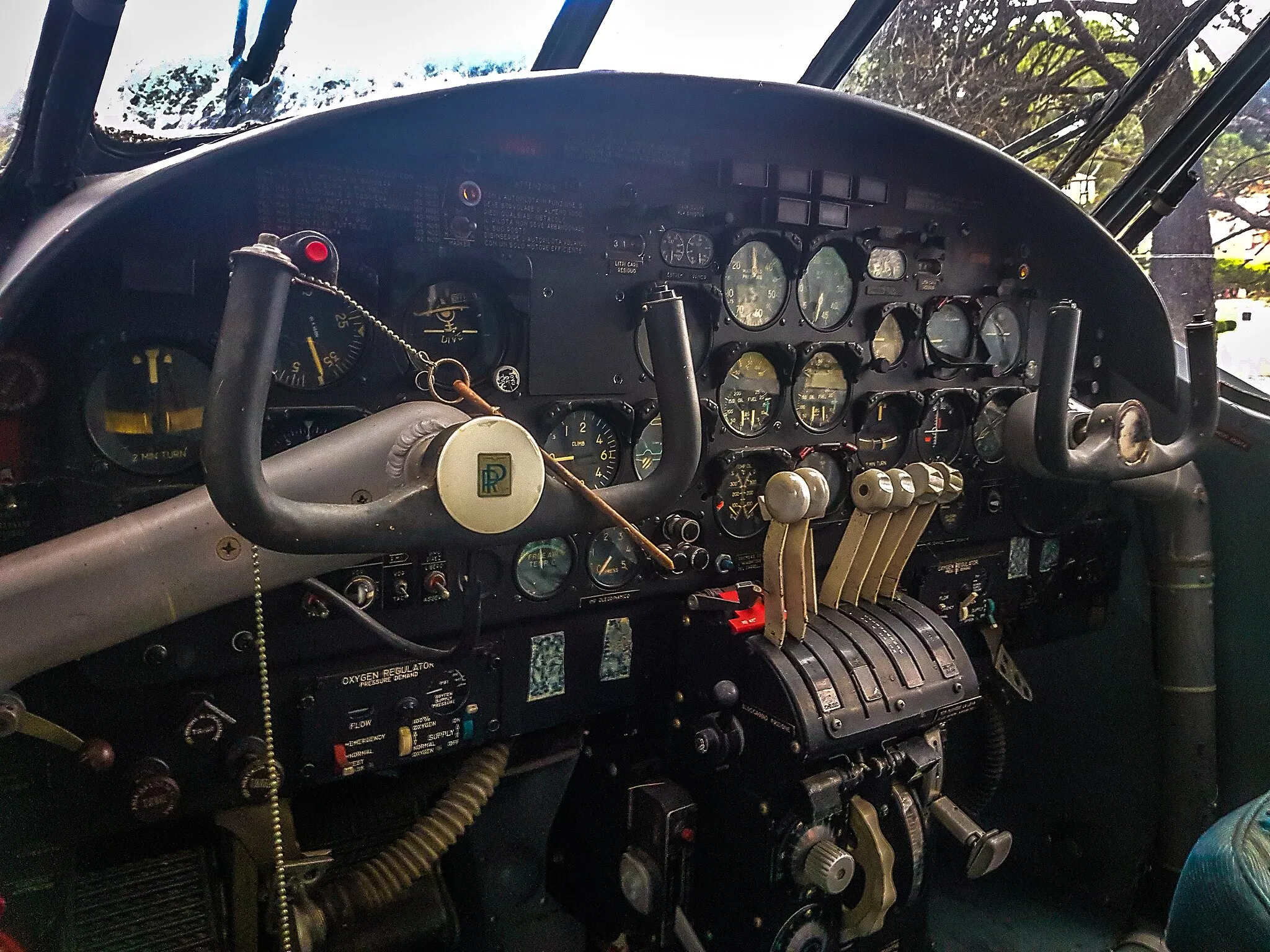 Photo showing: Cockpit of an Italian Air Force Piaggio P166 aircraft.