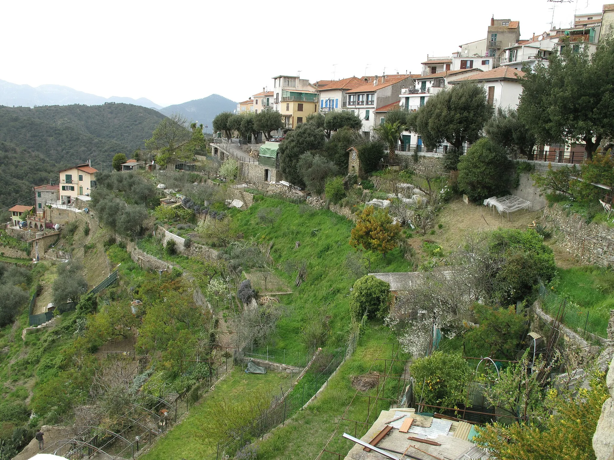 Photo showing: View to west from the Italian village of Perinaldo (Liguria, Italy).