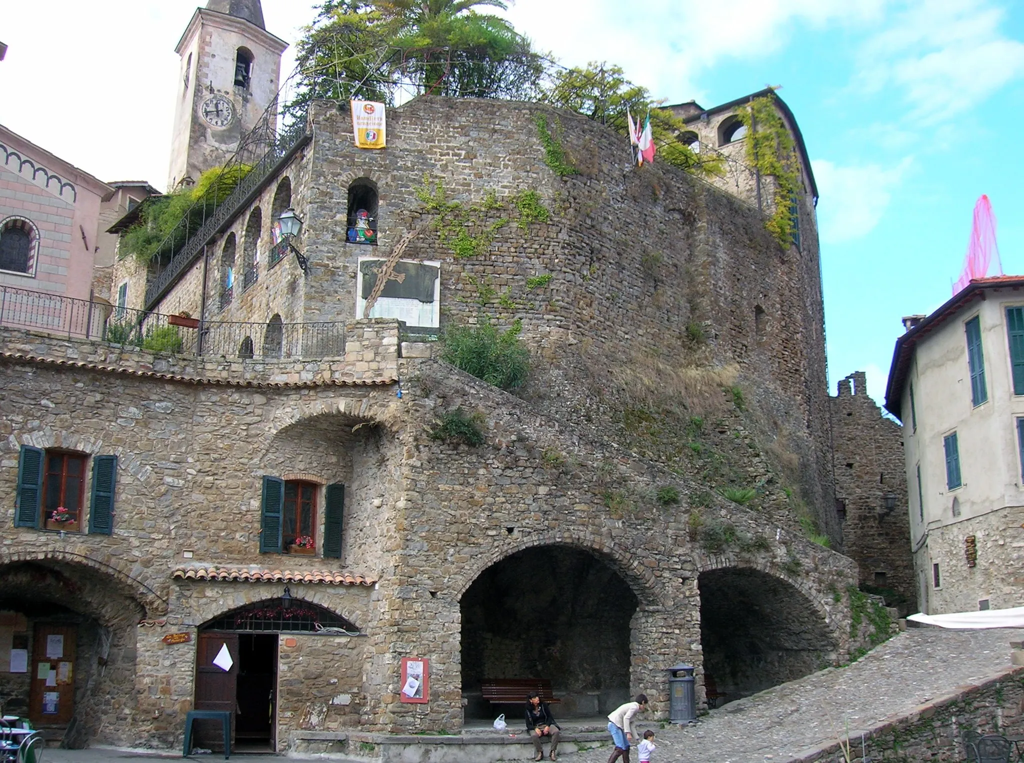 Photo showing: ‪Castello della Lucertola‬, Apricale, Liguria, Italia.