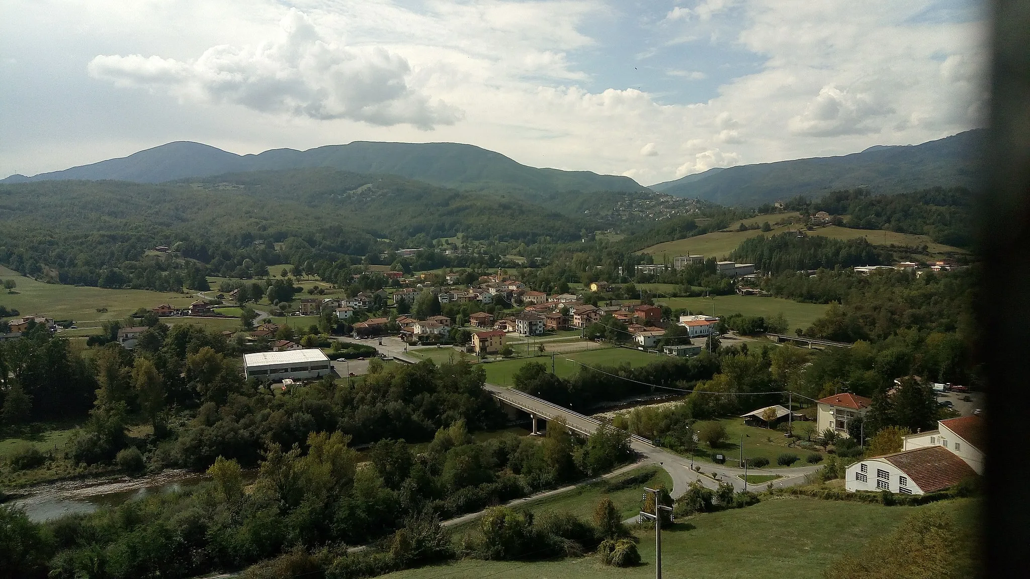 Photo showing: Isola village