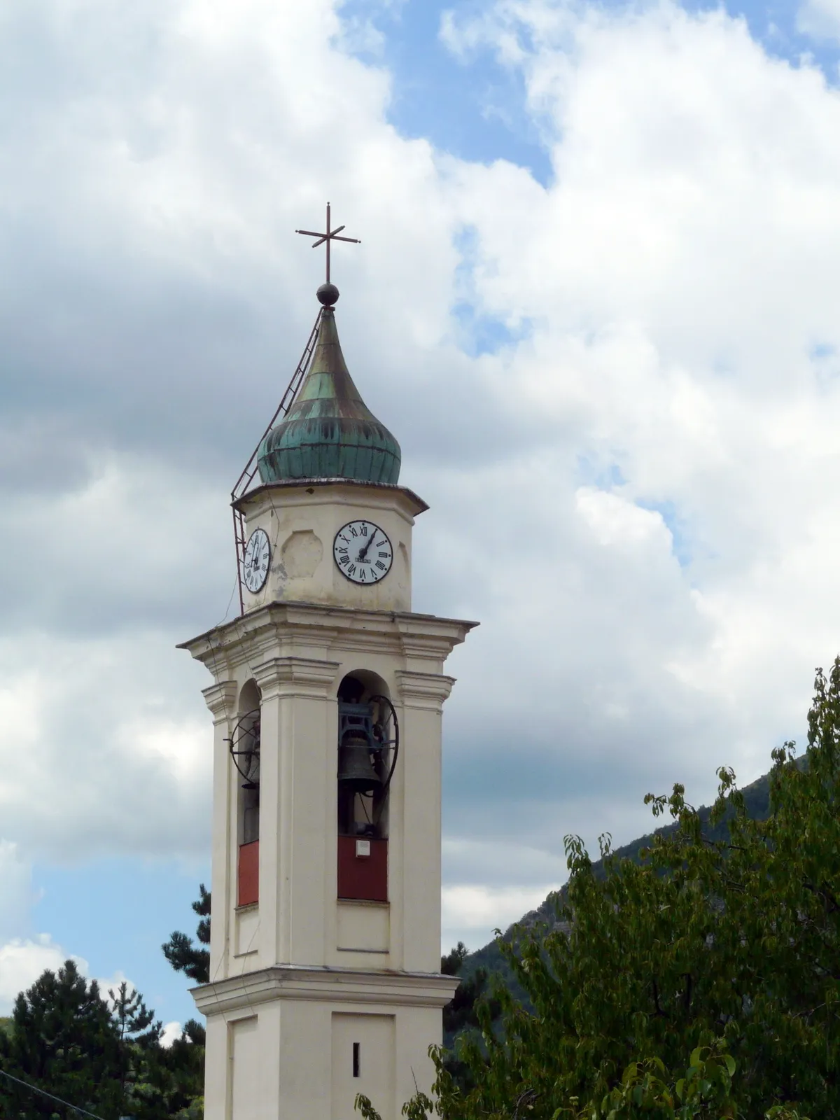 Photo showing: Il campanile della chiesa di San Michele Arcangelo, Carpeneto, Fascia, Liguria, Italia