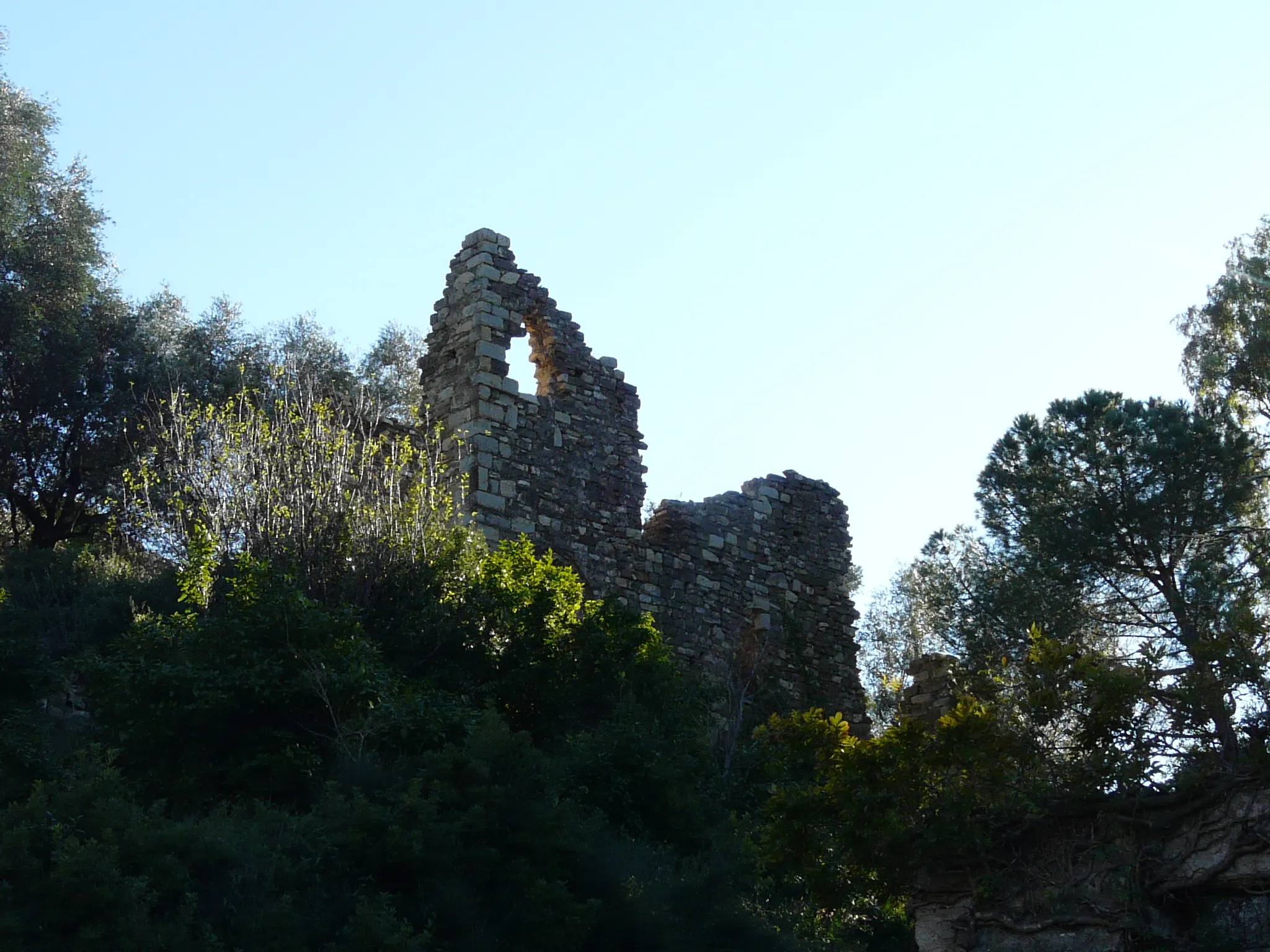 Photo showing: Ruderi del castello di Andora, Liguria, Italia