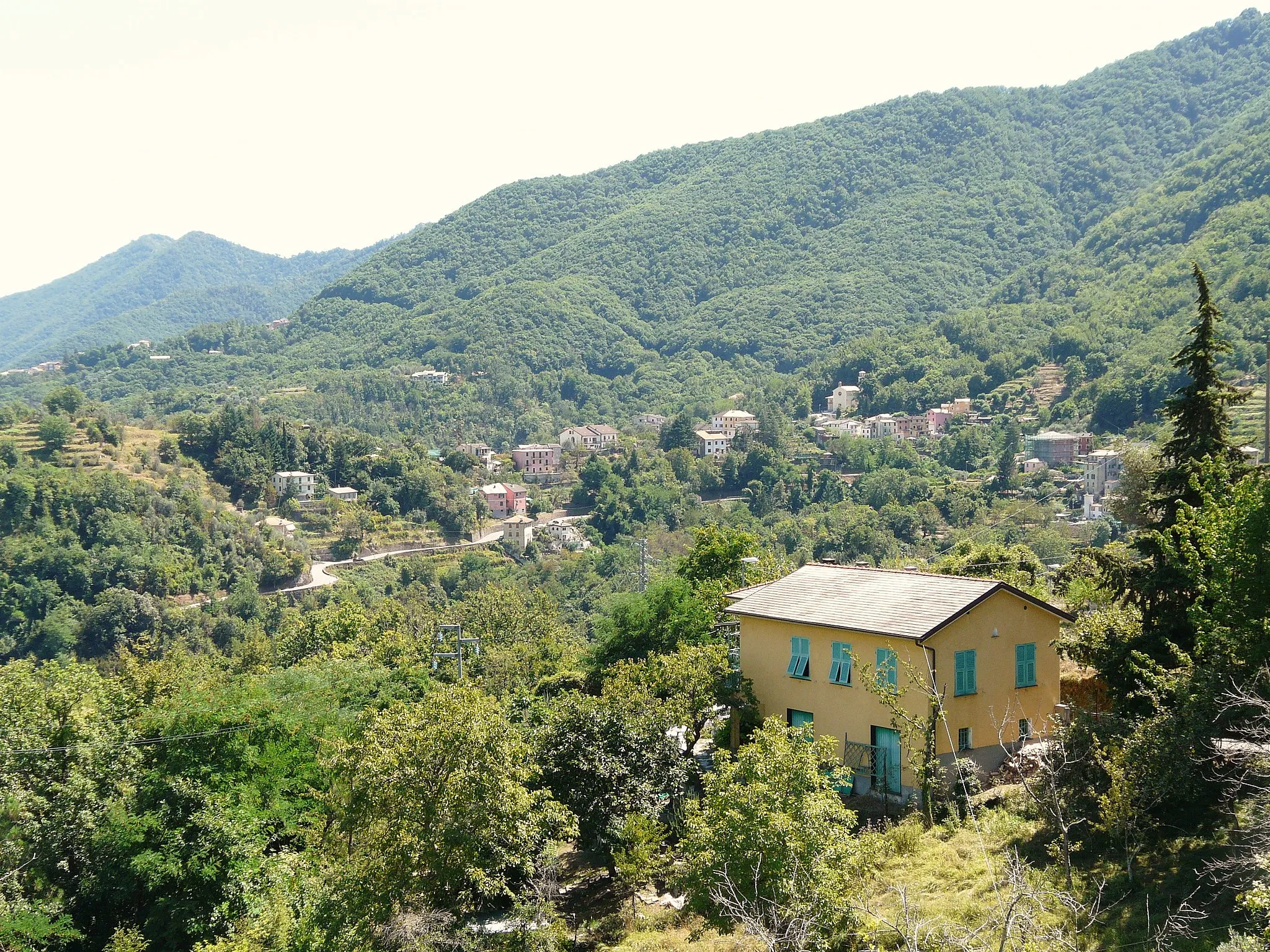 Photo showing: Panorama della frazione di Cassanesi, Tribogna, Liguria, Italia