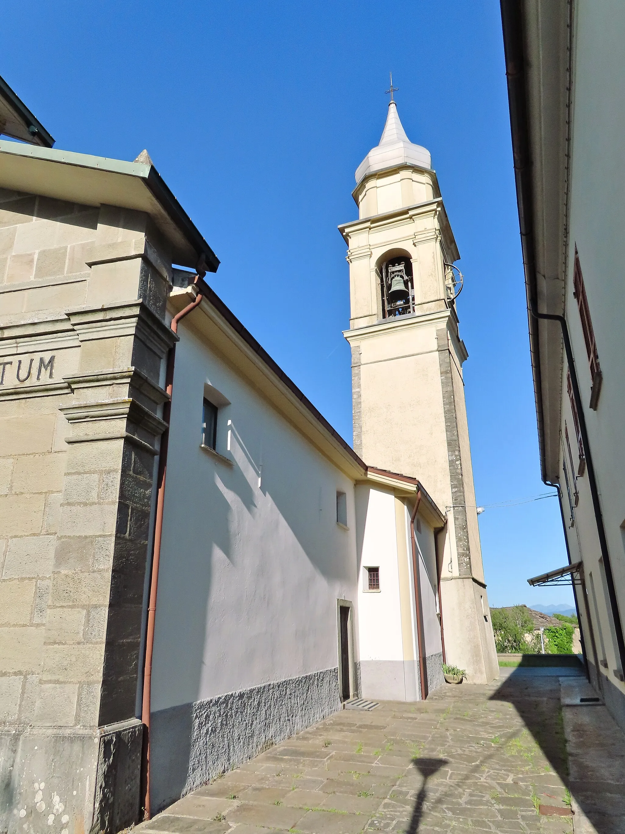 Photo showing: Campanile e lato sud della chiesa di Santa Giustina