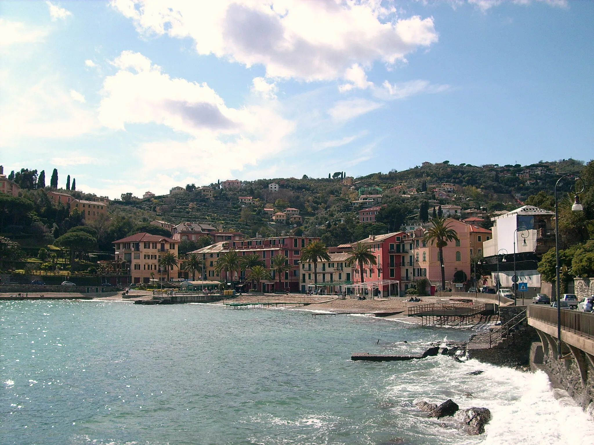 Photo showing: San Michele di Pagana, Baia di Pomaro, Rapallo, Liguria, Italy