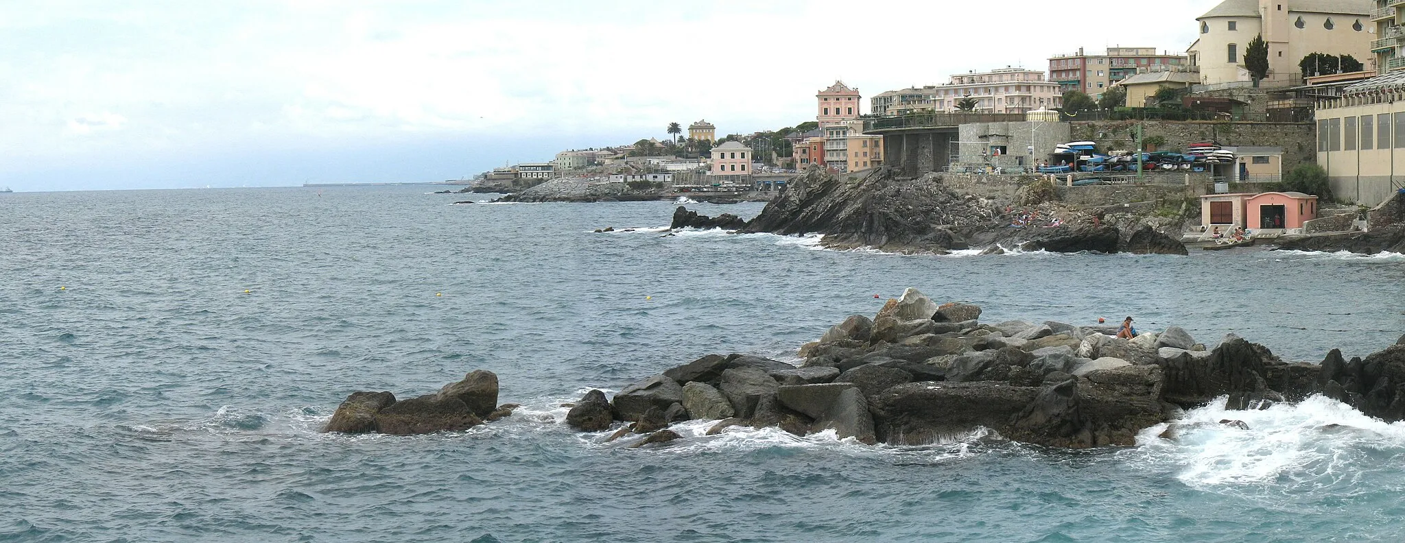 Photo showing: Genova, quartiere di Quinto al mare

Spiaggia e scogliera dello Scalo