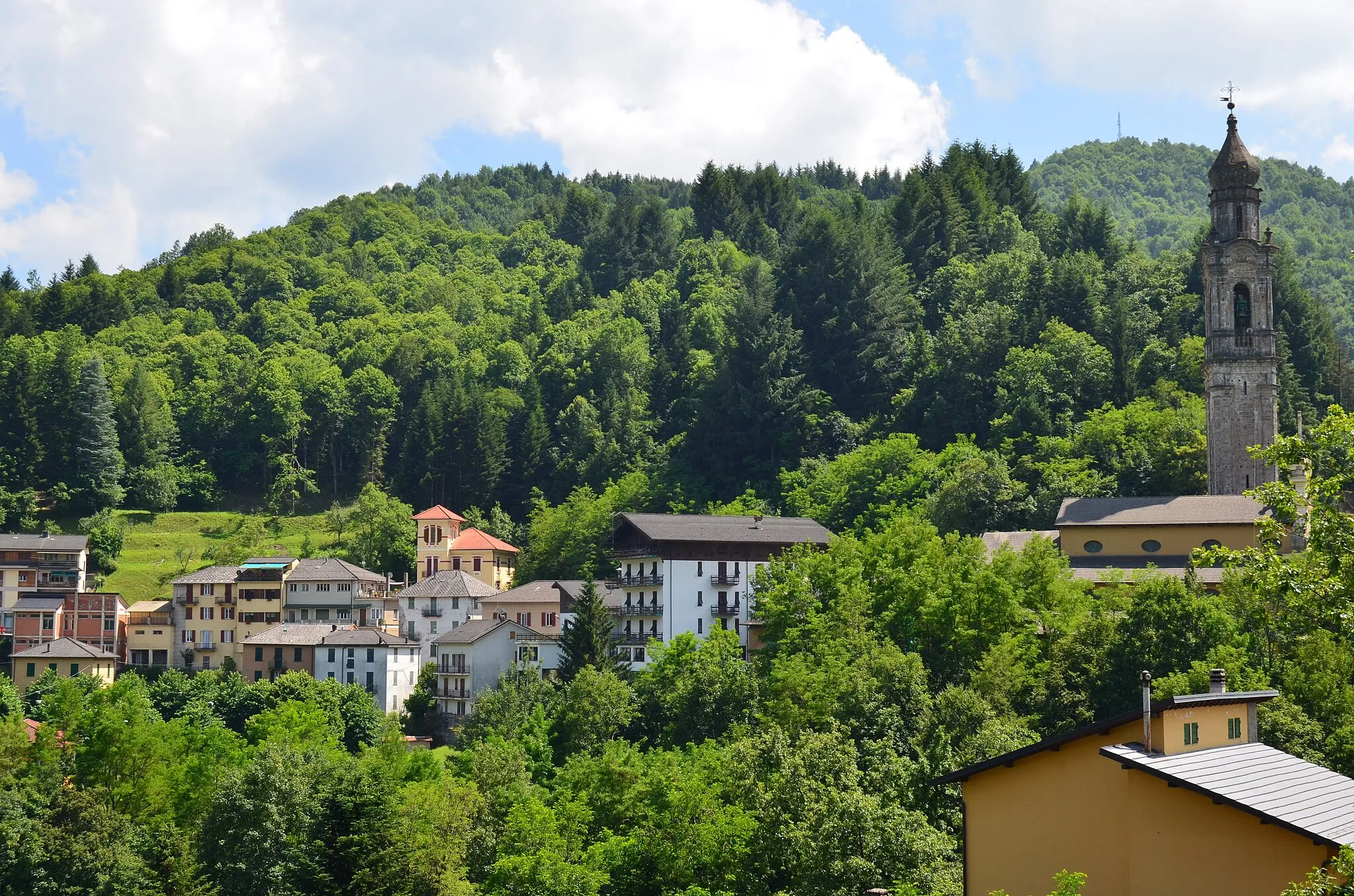 Photo showing: Panorama di Rezzoaglio, Liguria, Italia