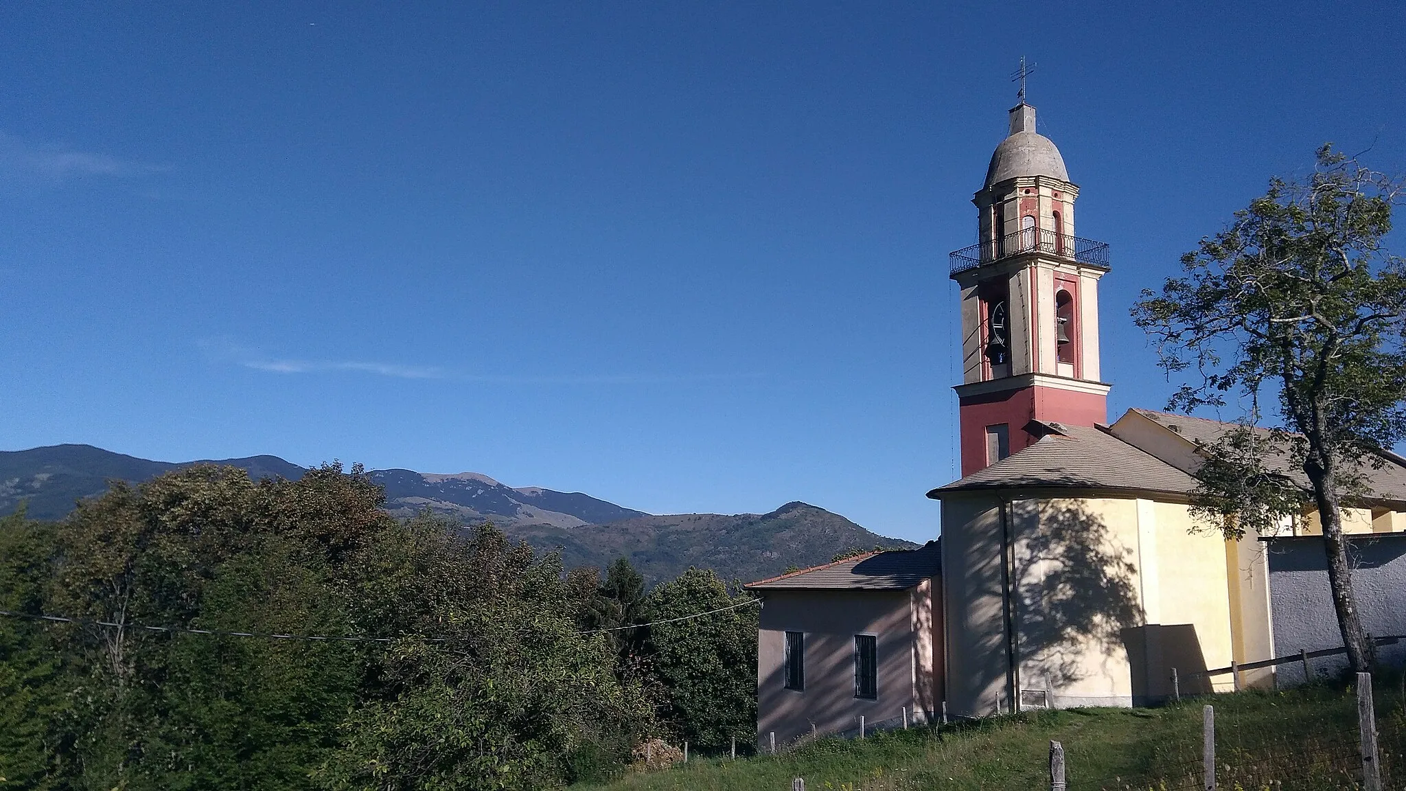 Photo showing: Abside e campanile della chiesa di S. Rocco in Acero