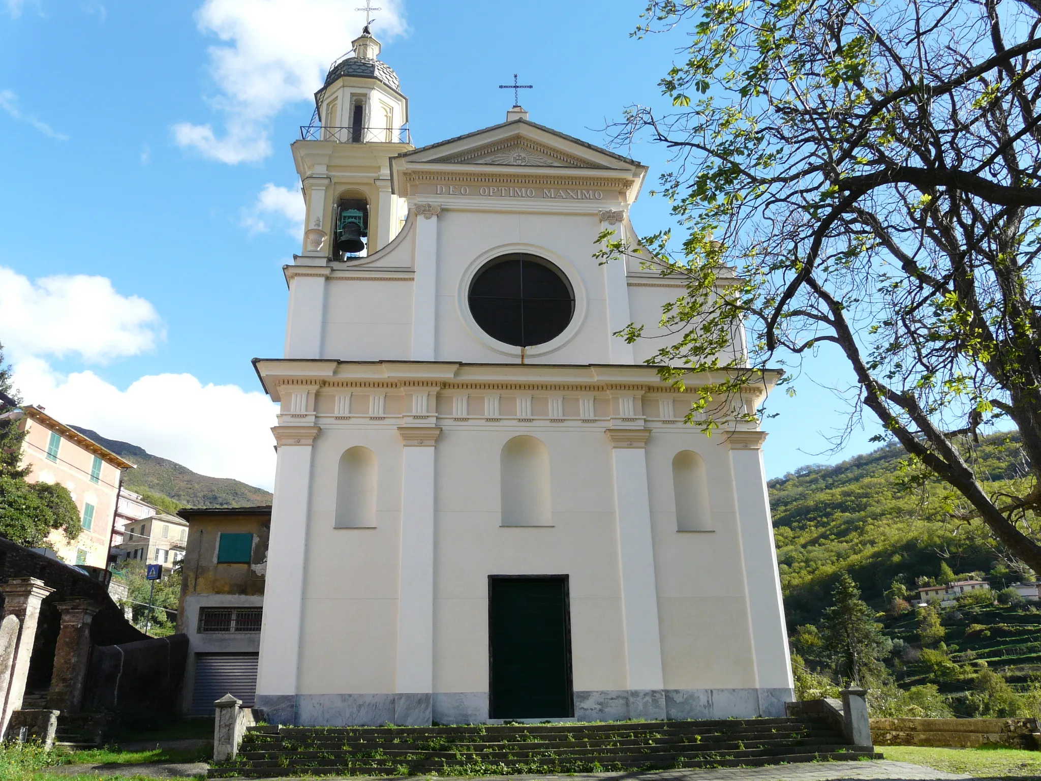 Photo showing: Chiesa di San Maurizio, Neirone, Liguria, Italia