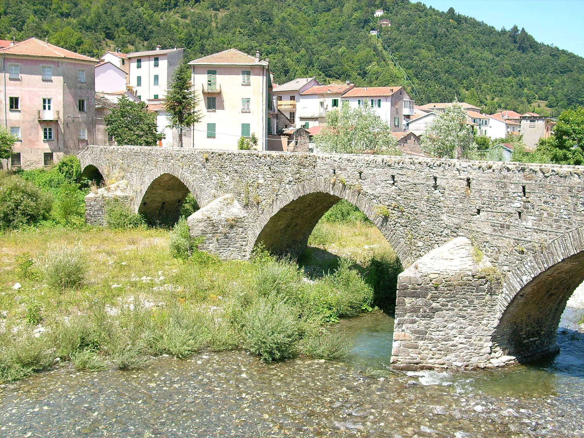 Photo showing: Ponte Doria presso Montebruno, Liguria, Italia