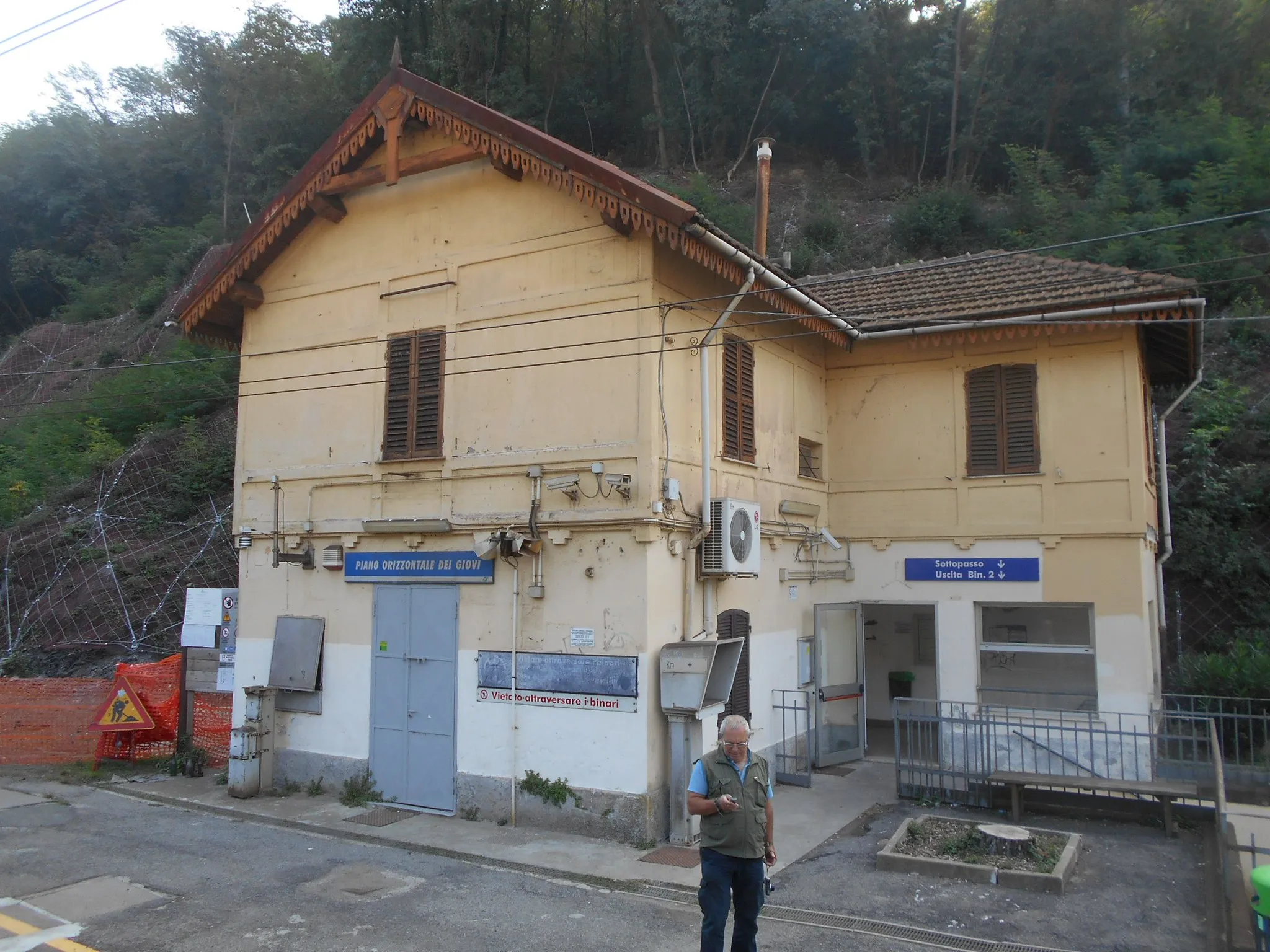 Photo showing: Stazione di Piano Orizzontale dei Giovi, Serra Riccò (GE)