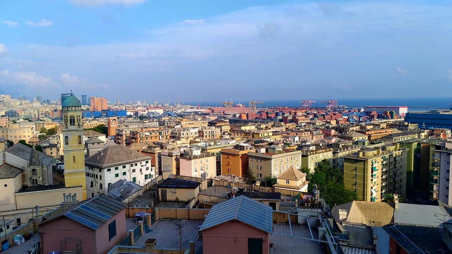 Photo showing: Cornigliano, dalla collona di via Col di Lana.