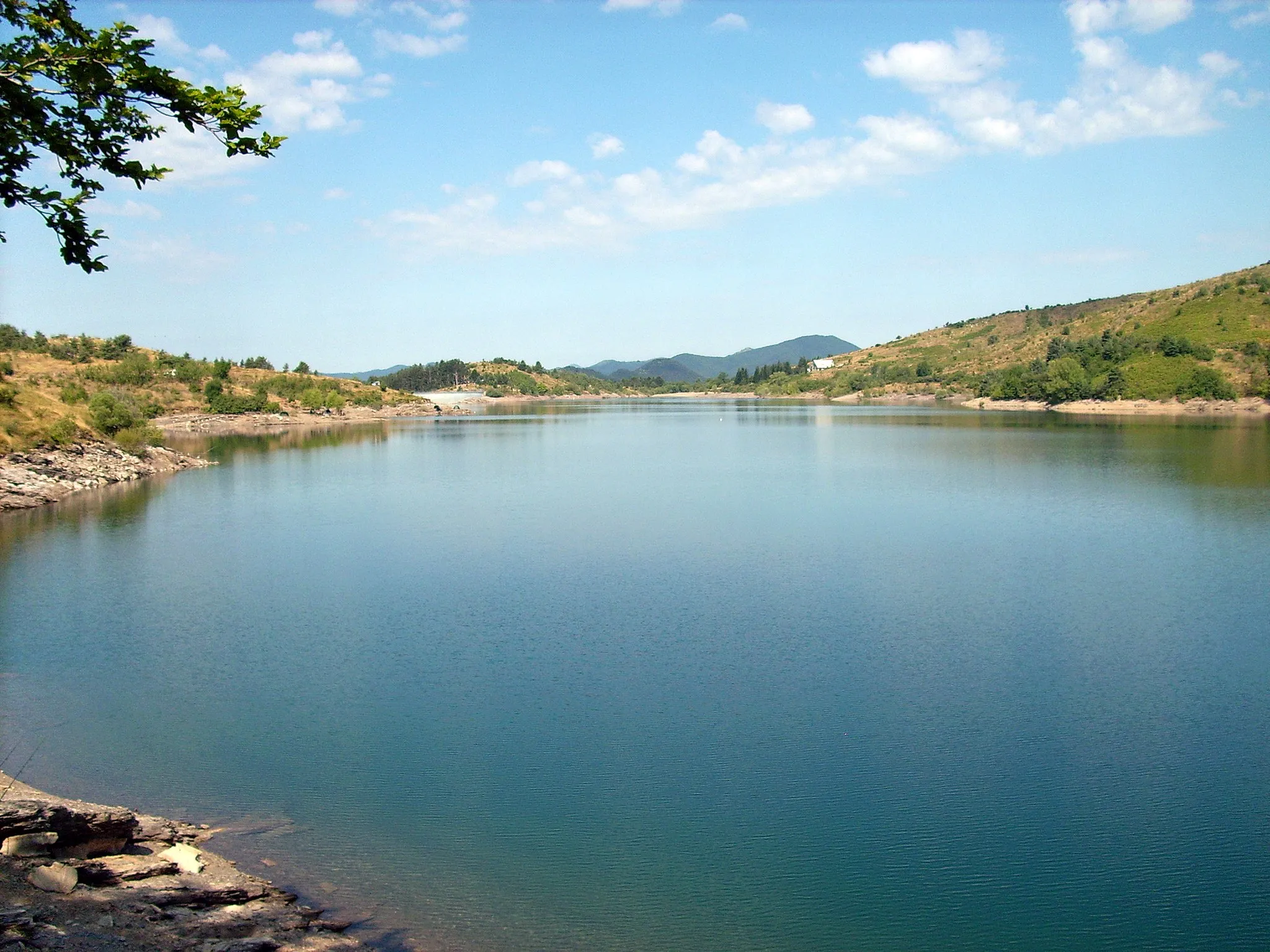 Photo showing: Lago artificiale di Giacopiane presso Borzonasca, Liguria, Italia