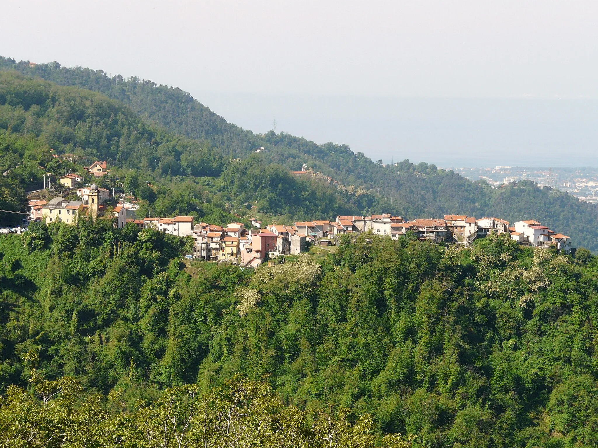 Photo showing: Panorama di Altagnana, Massa, Toscana, Italia