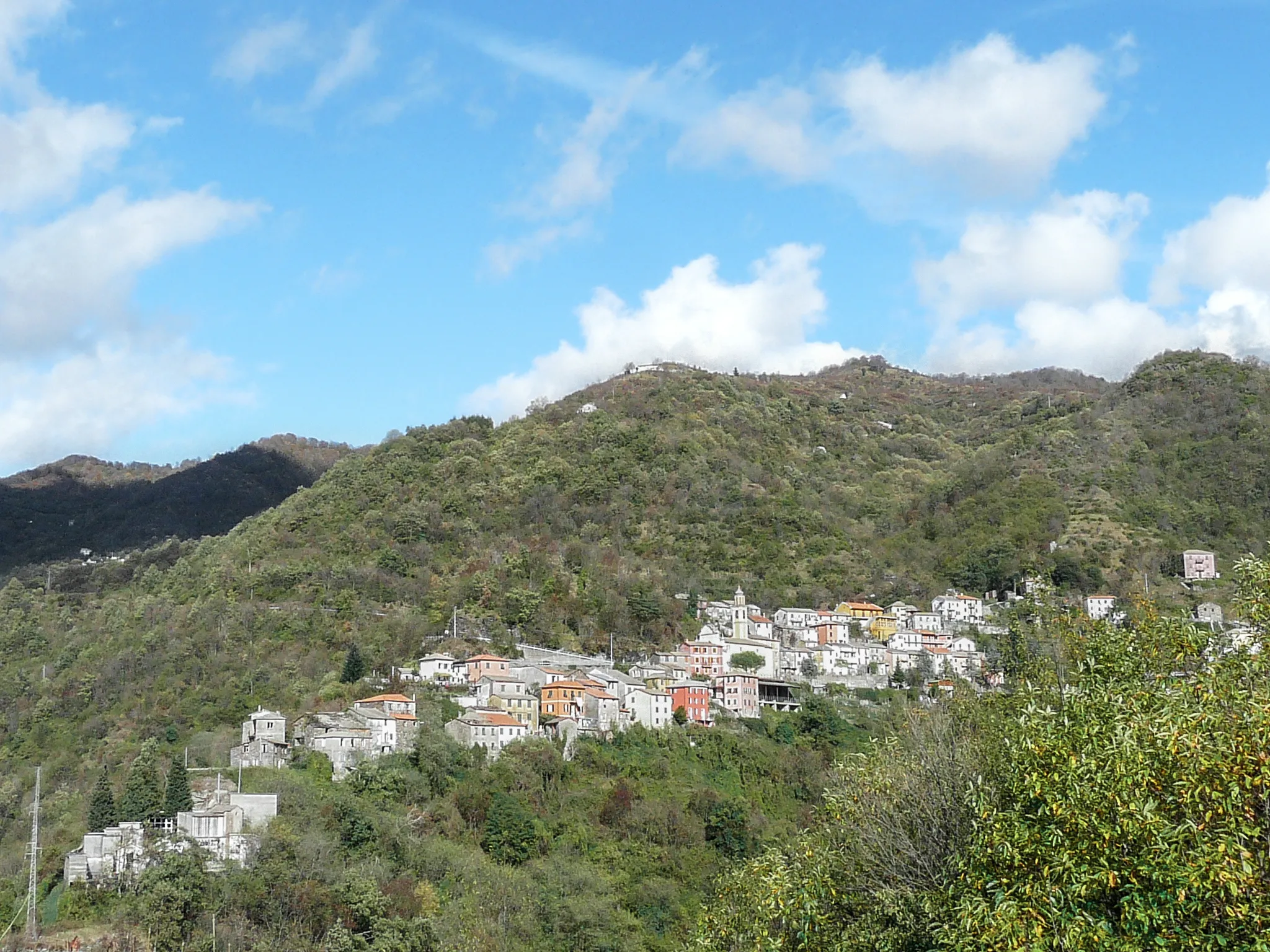 Photo showing: Panorama della frazione di Roccatagliata, Neirone, Liguria, Italia