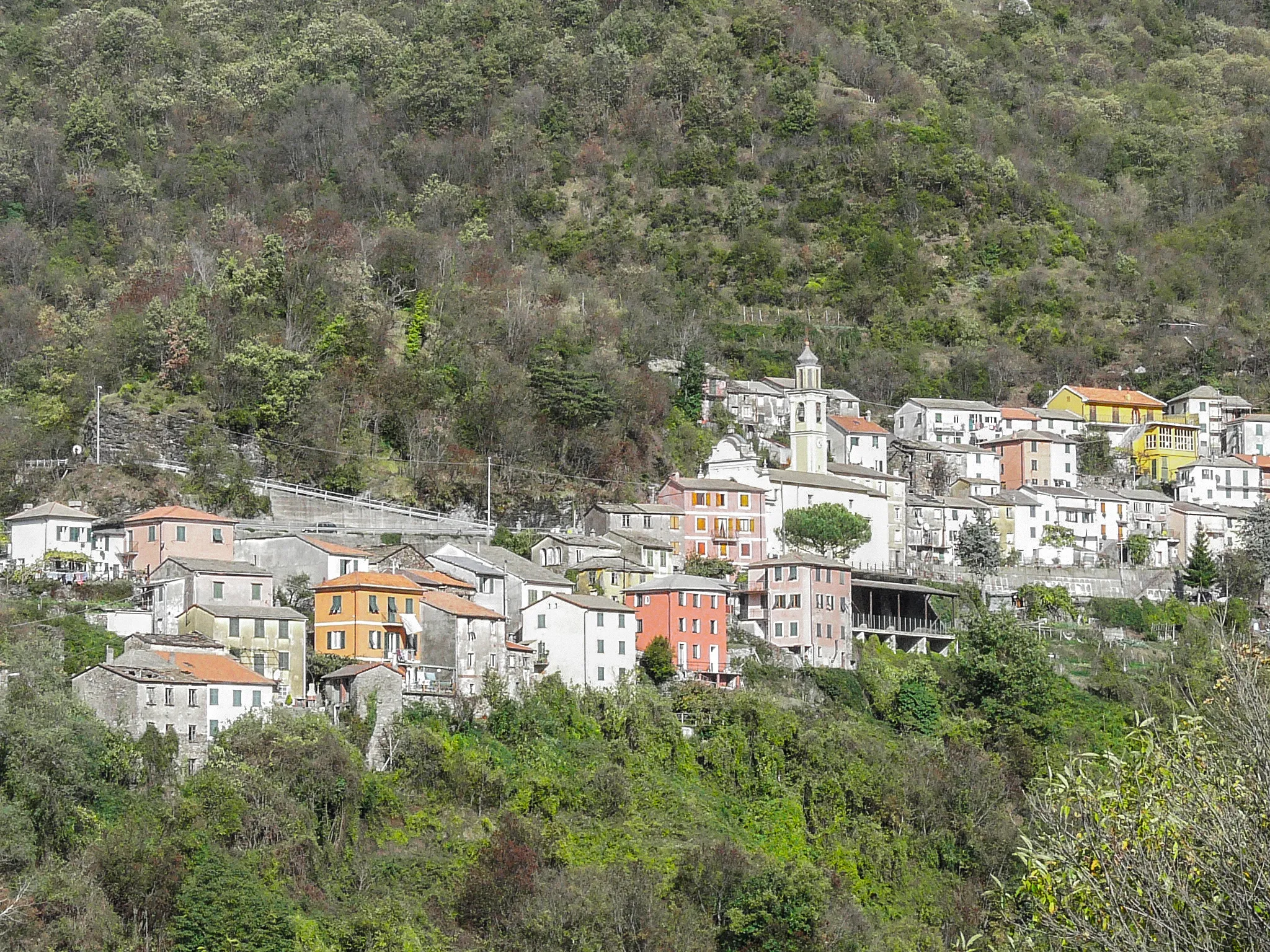 Photo showing: Panorama della frazione di Roccatagliata, Neirone, Liguria, Italia