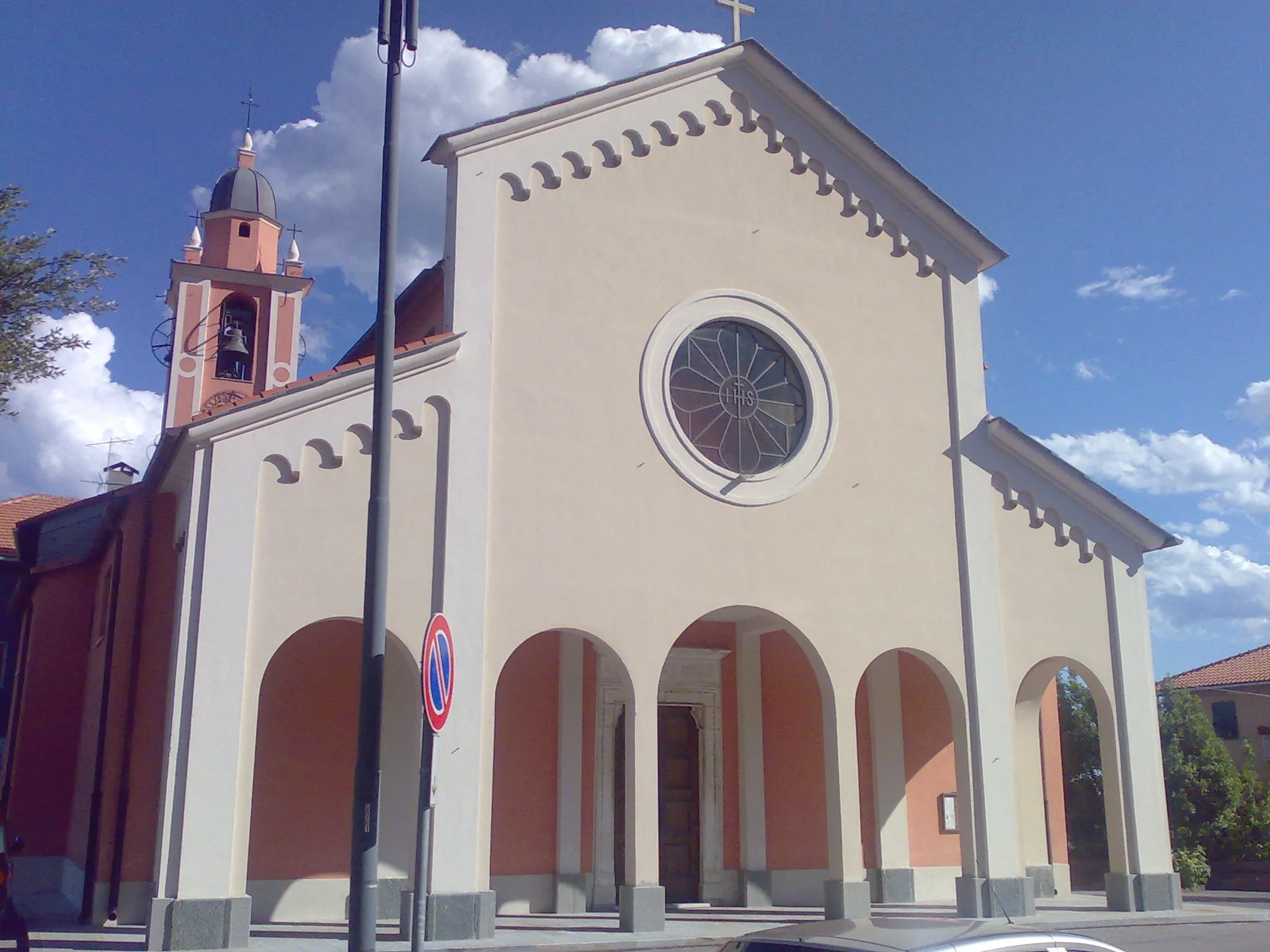 Photo showing: Facciata e campanile della chiesa di San Bernardi in Stella SV (Italy)