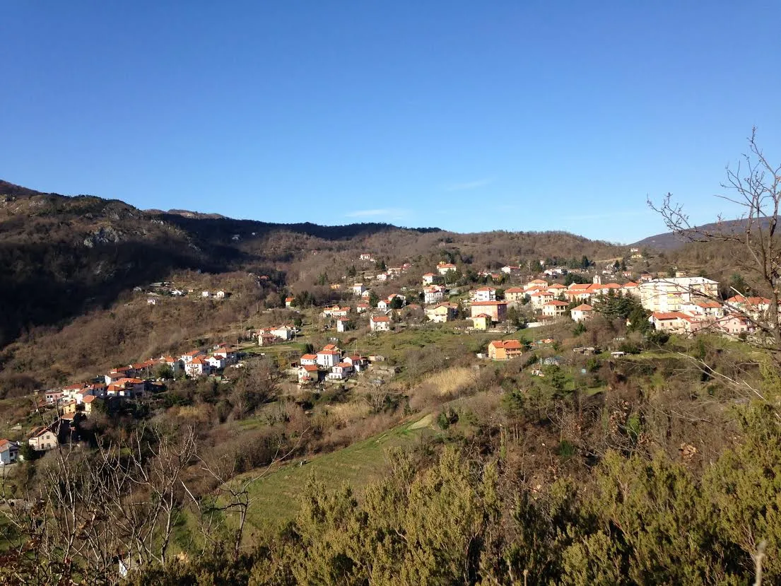 Photo showing: Panoramica delle località di Corona e Fondo Corona della frazione di San Bernardo del comune di Stella (SV) - Italy