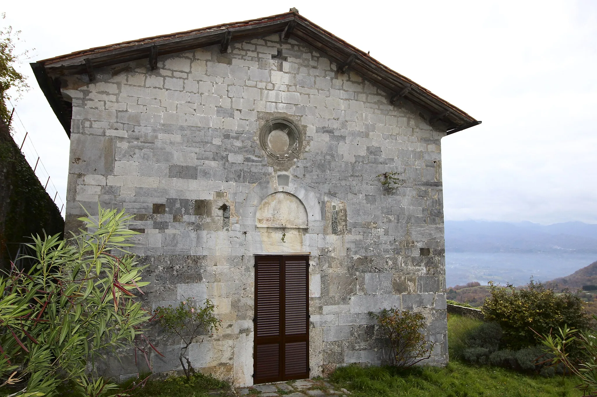 Photo showing: Church Santi Pietro e Paolo, Trassilico, hamlet of Gallicano, Garfagnana, Province of Lucca, Tuscany, Italy