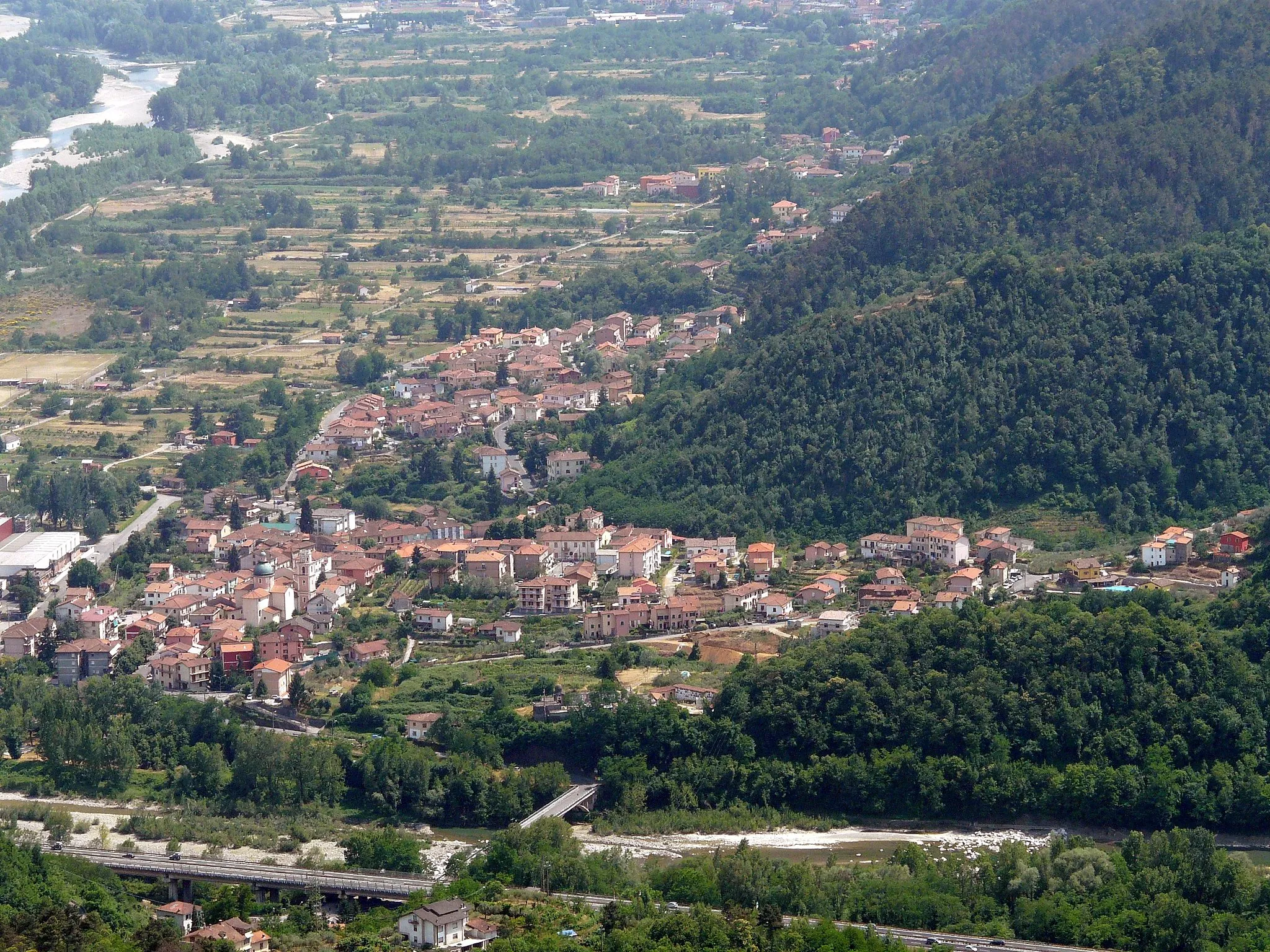 Photo showing: Panorama di Piana Battolla (Follo) dalla frazione di Madrignano, Calice al Cornoviglio, Liguria, Italia