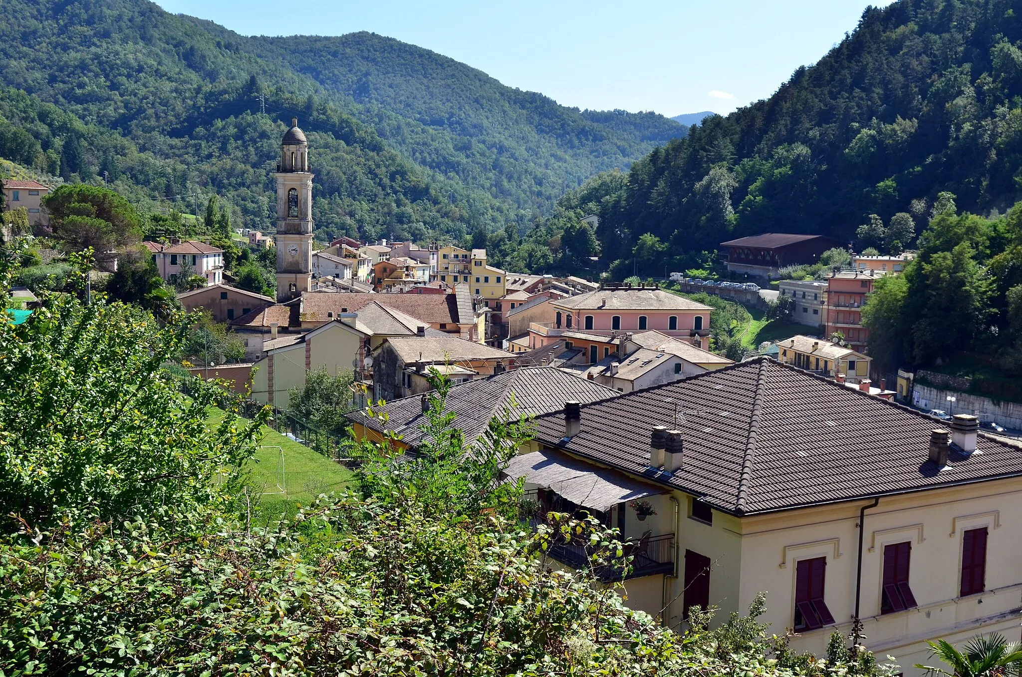 Photo showing: Panorama di Borzonasca, Liguria, Italia