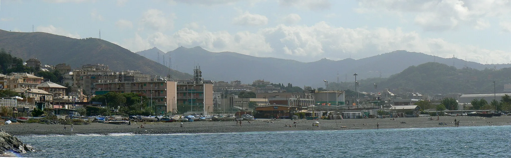 Photo showing: Panorama della spiaggia di Multedo (Genova). Realizzata con fotografie personali