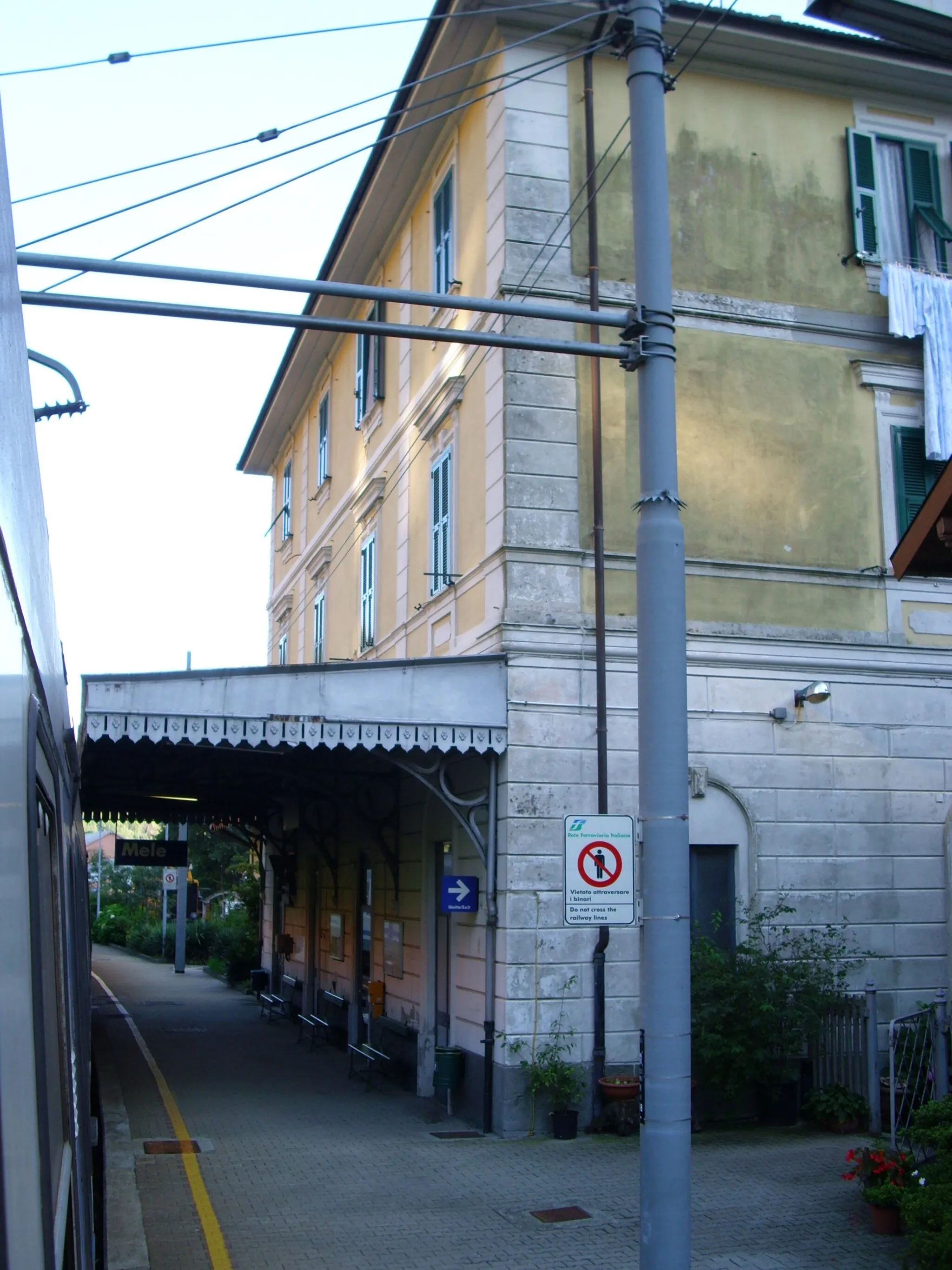 Photo showing: Mele train station