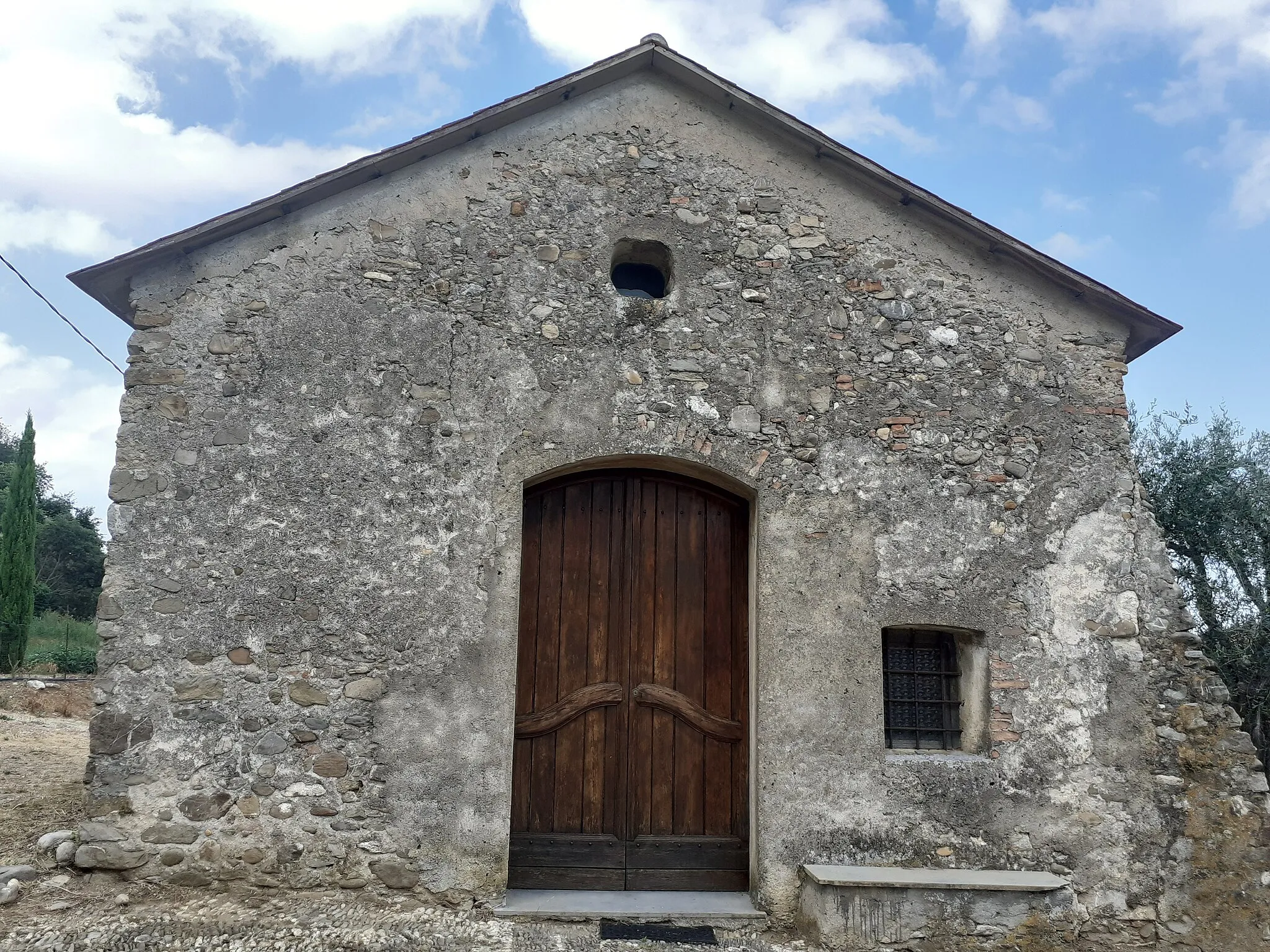 Photo showing: Uatòiu dedicàu a San Marcu, vista da faciâ, Cuascu de Surva (Villanöva, SV)