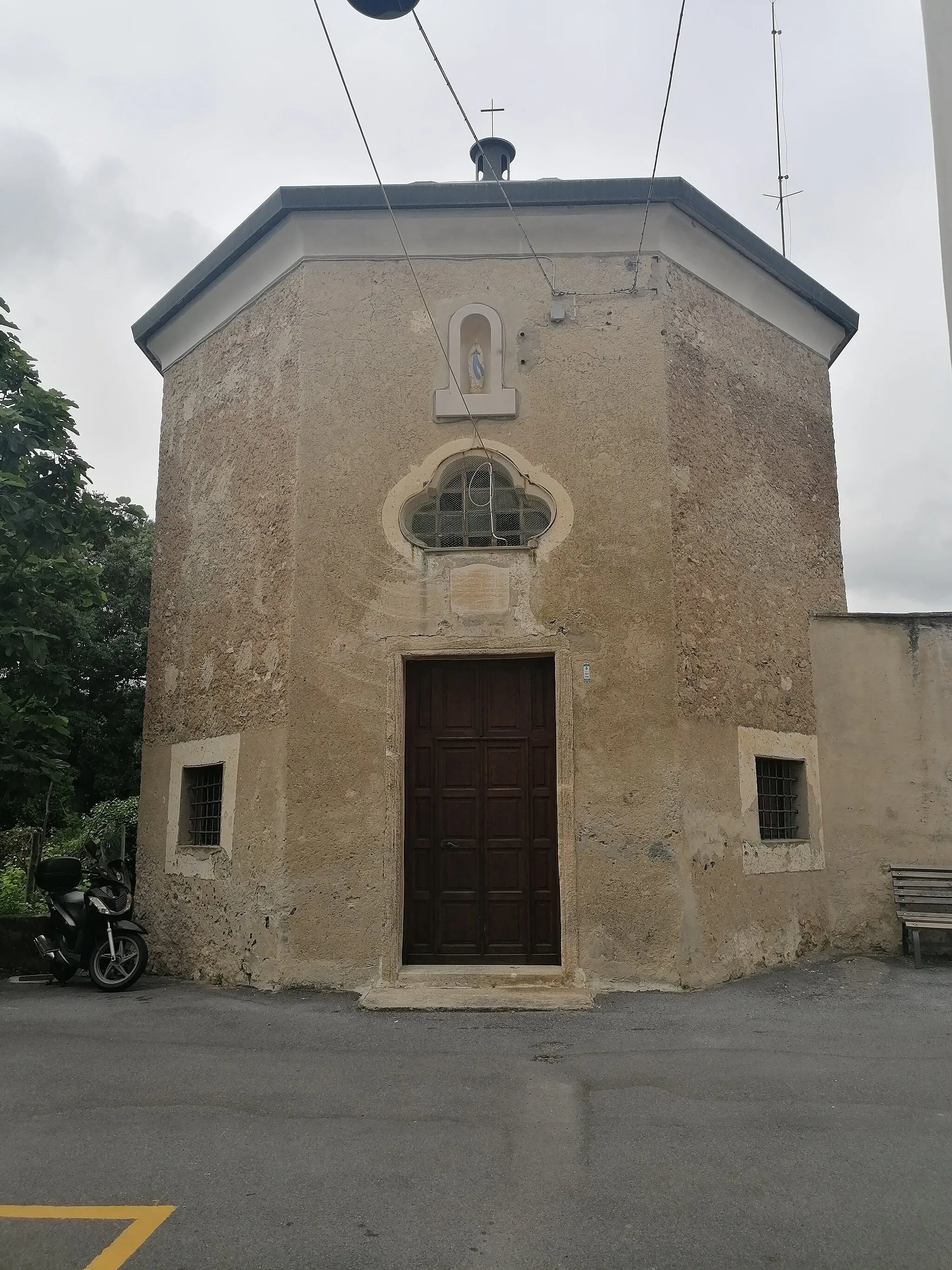 Photo showing: La chiesa del Santo Nome di Gesù e Maria a Boragni (Orco Feglino).