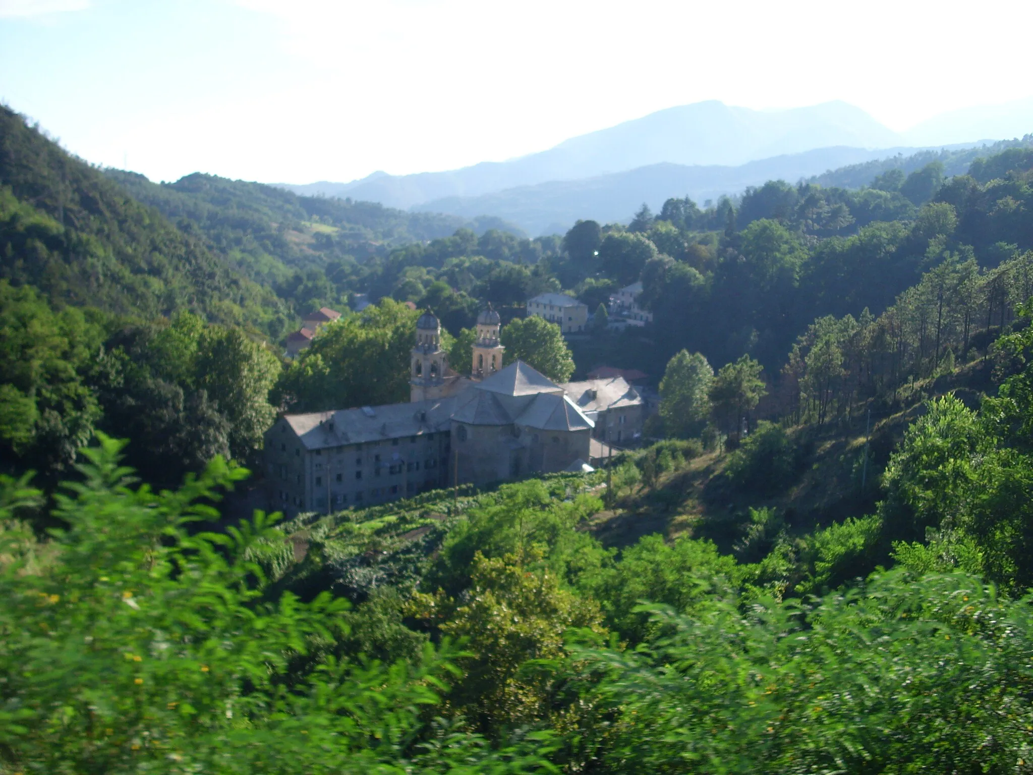 Photo showing: Santuario dell'Acquasanta, a Genova, visto dalla ferrovia Genova-Ovada-Acqui Terme.
