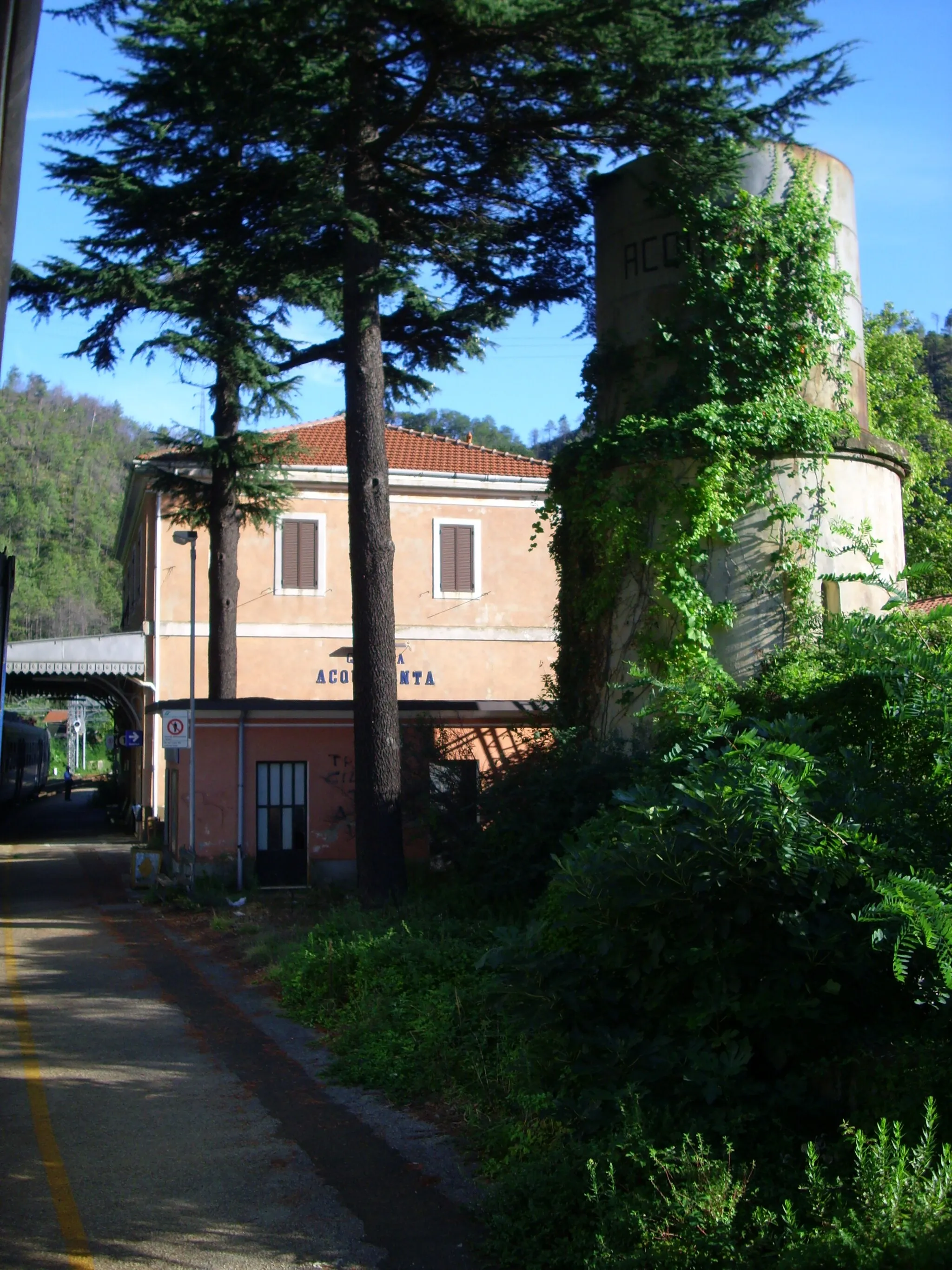 Photo showing: Genoa Acquasanta train station