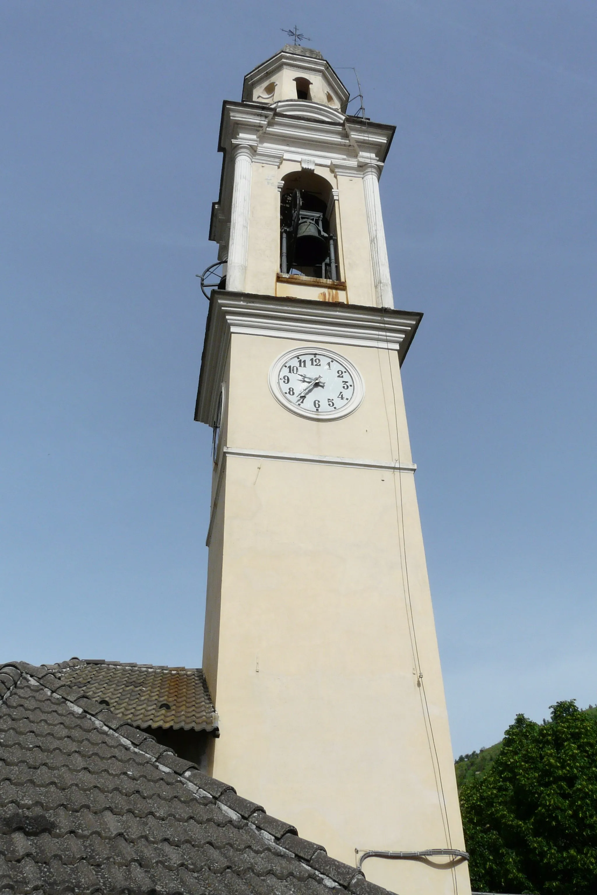 Photo showing: Campanile della Chiesa di Vallenzona, Vobbia, Liguria, Italia