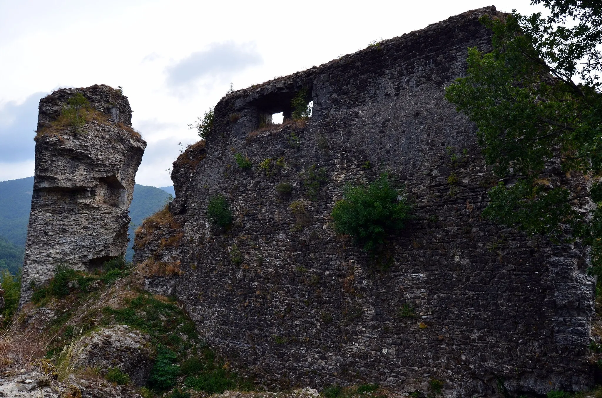 Photo showing: Ruderi del castello Fieschi di Montoggio, Liguria, Italia