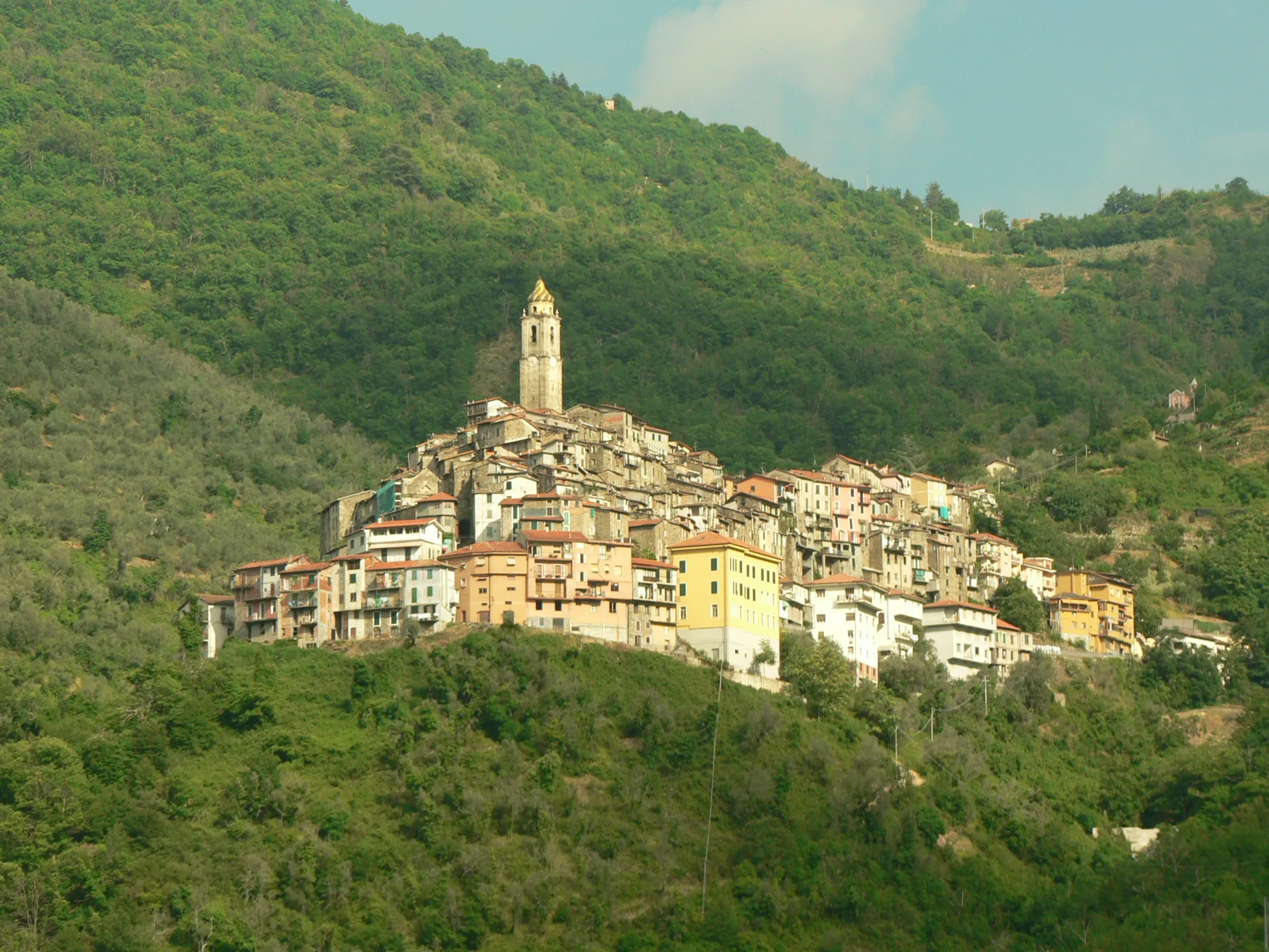 Photo showing: 7th July 2006, Castel Vittorio viewed from Pigna