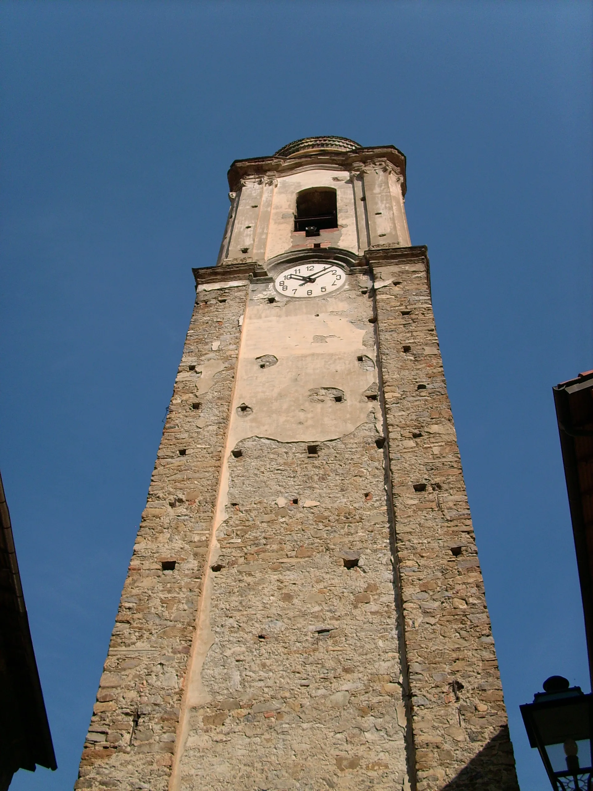 Photo showing: Campanile della chiesa di Santo Stefano di Castel Vittorio, Liguria, Italia