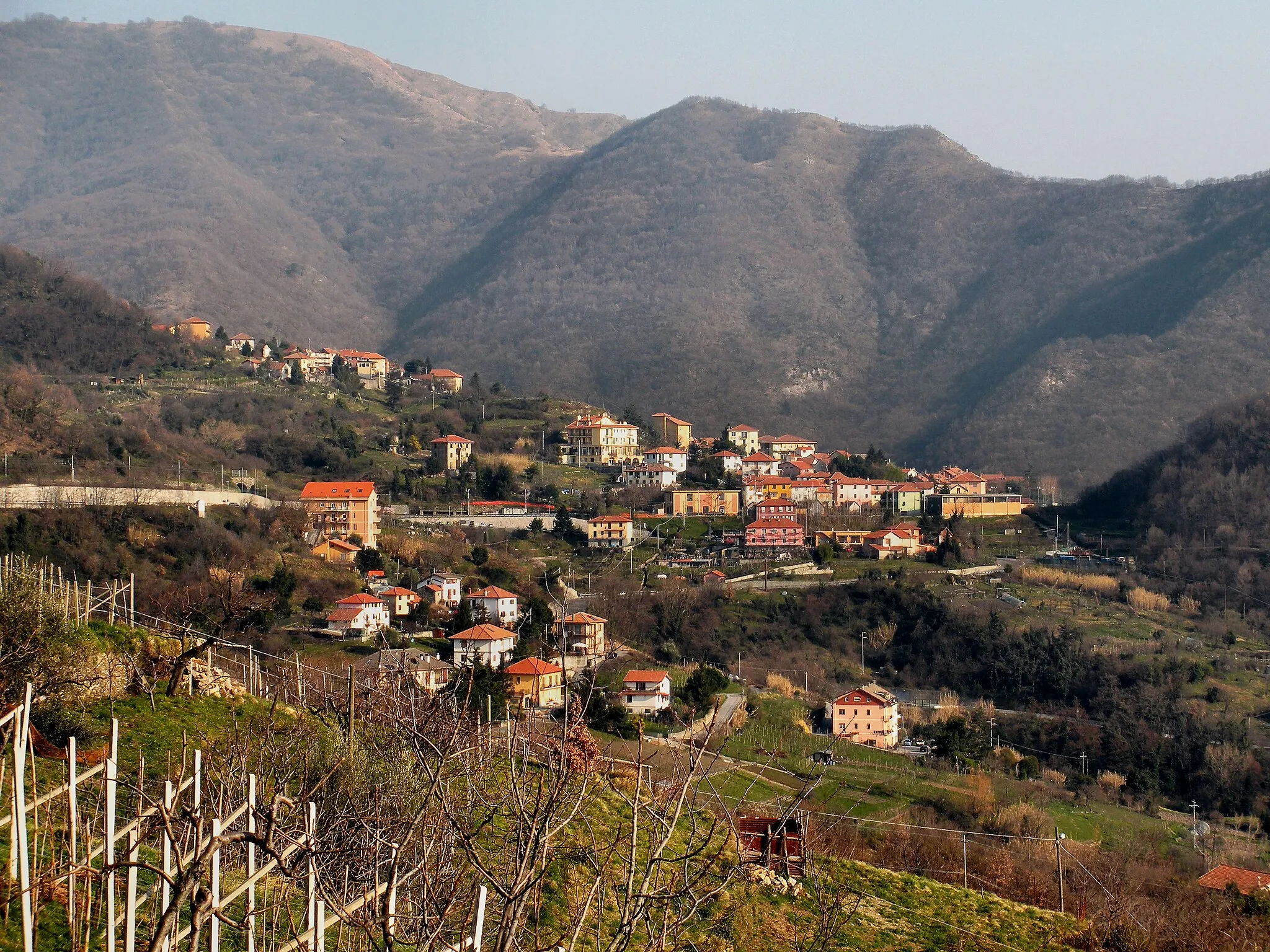 Photo showing: Sant'Olcese (province of Genoa, Italy), view of the village of Vicomorasso