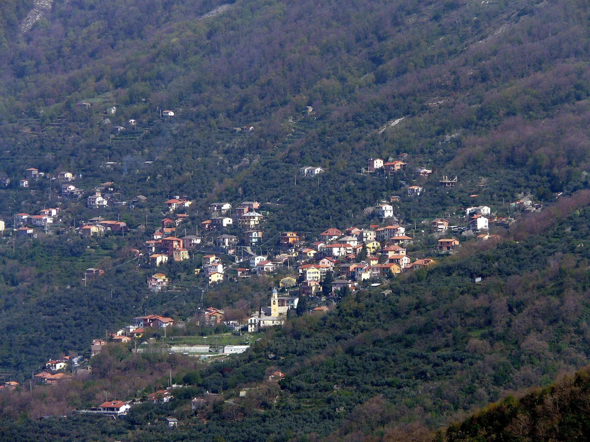 Photo showing: Panorama della frazione di Testana di Avegno dal percorso verso il santuario della Madonna di Caravaggio (Rapallo), Liguria, Italia