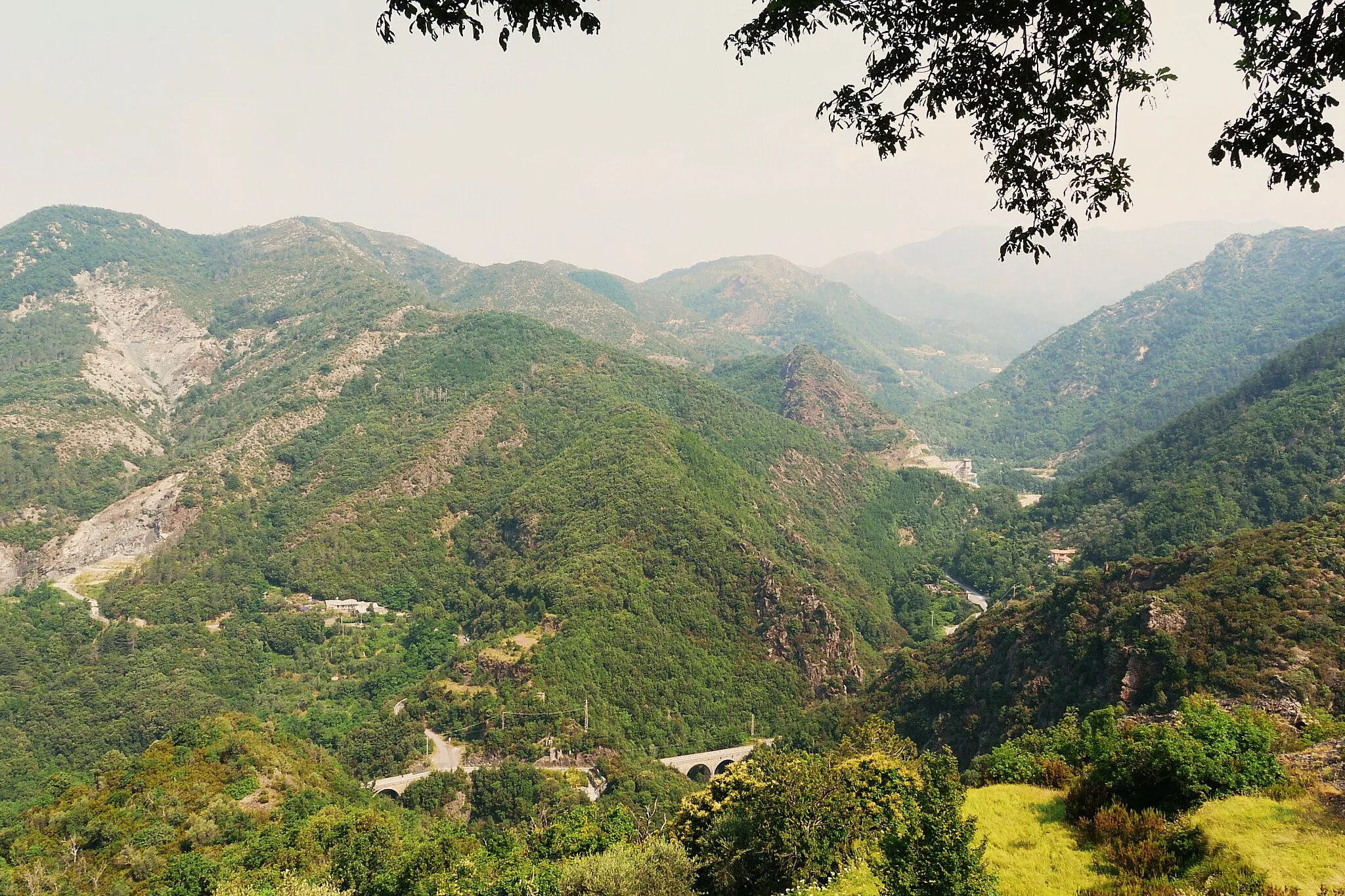 Photo showing: Panorama della val Graveglia, Liguria, Italia (vista da Nascio verso Nord)