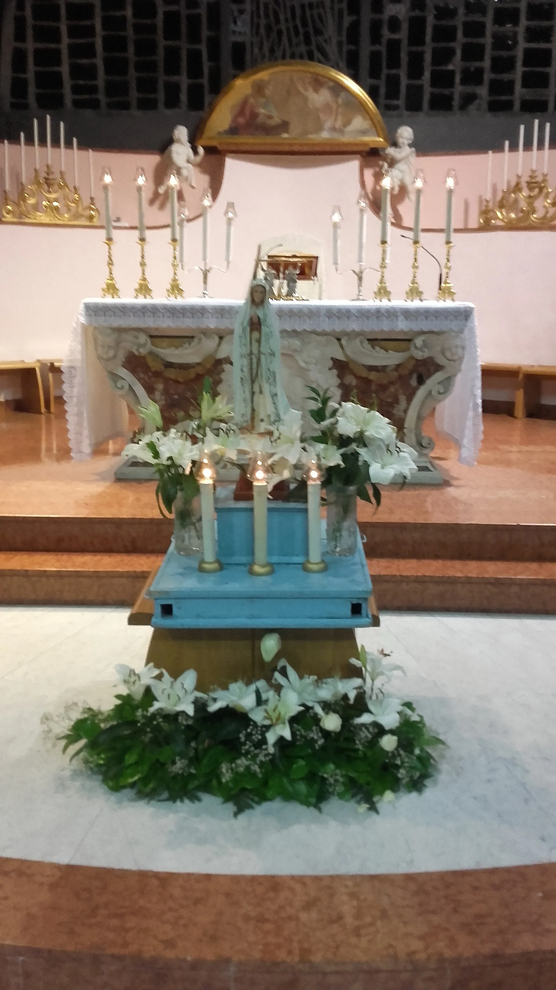 Photo showing: Altare della Chiesa SS. Annunziata a Ceparana (La Spezia) per la festa della Madonna